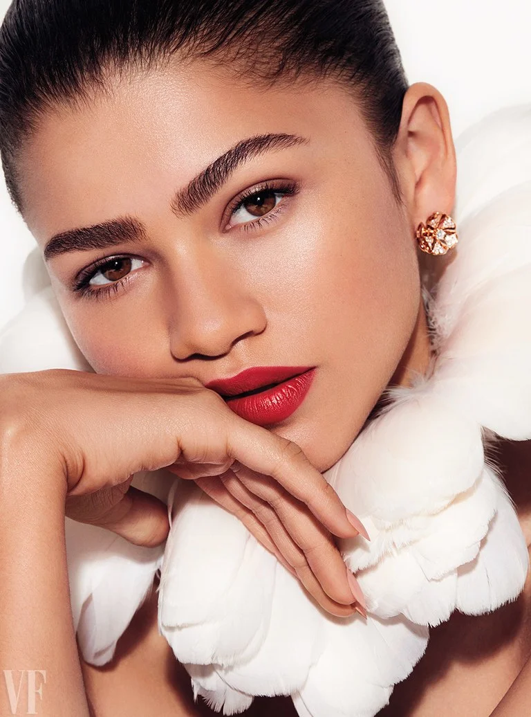zendaya-vanities-hwd-17-02.jpg