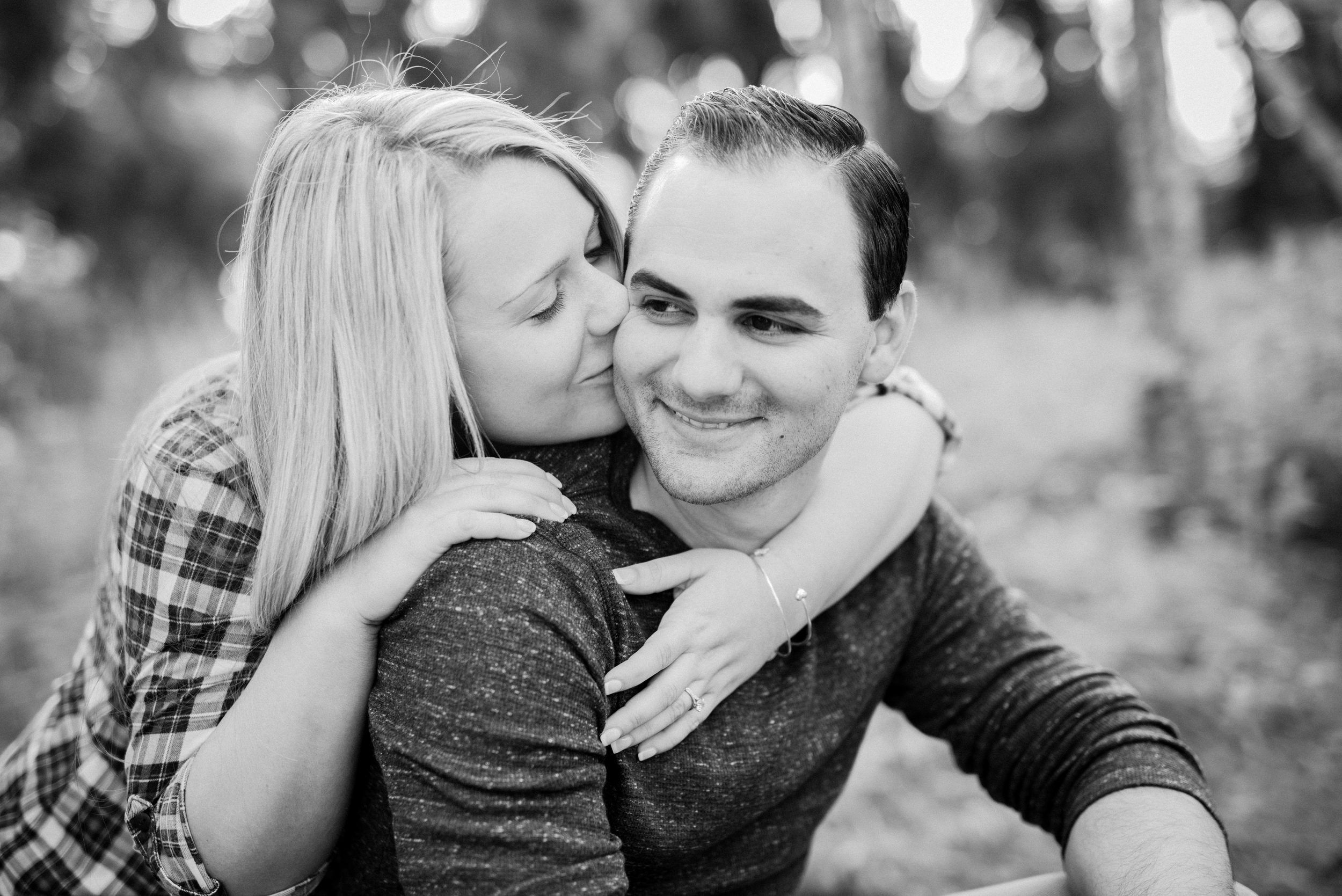 {Lexi&Joe'sEngagementSession}{RiverBendPark}{March2016}-0019.jpg