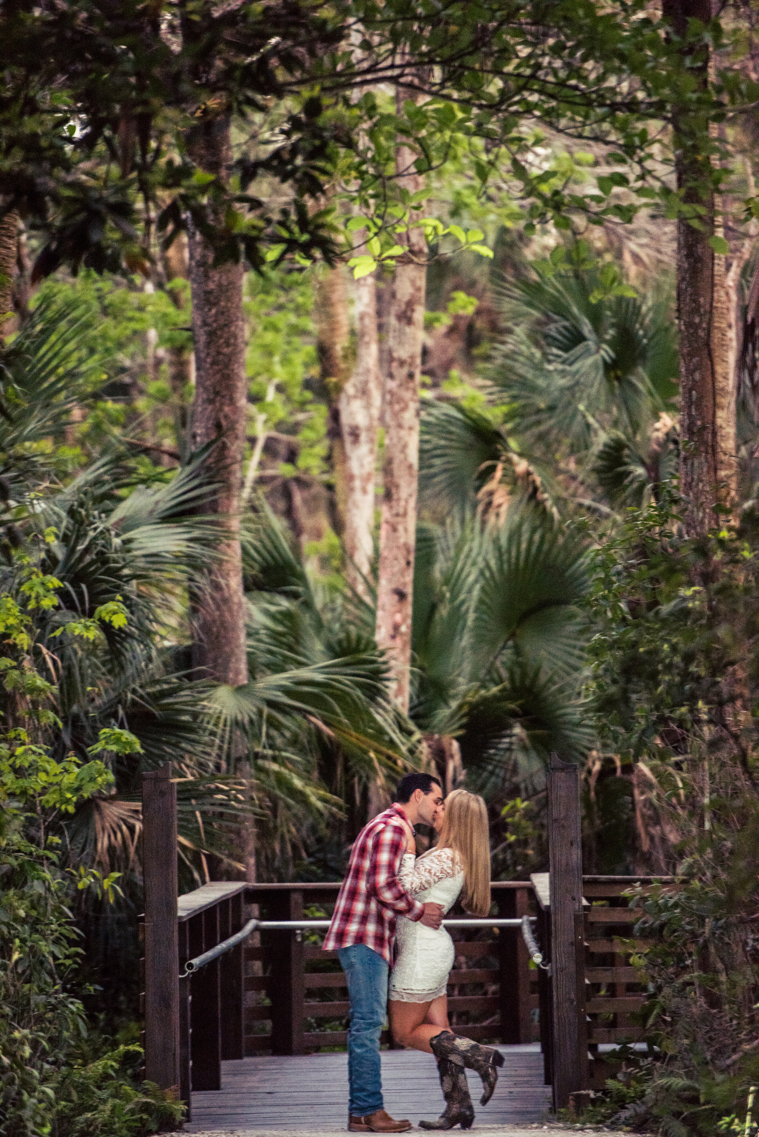 {Lexi&Joe'sEngagementSession}{RiverBendPark}{March2016}-0095.jpg