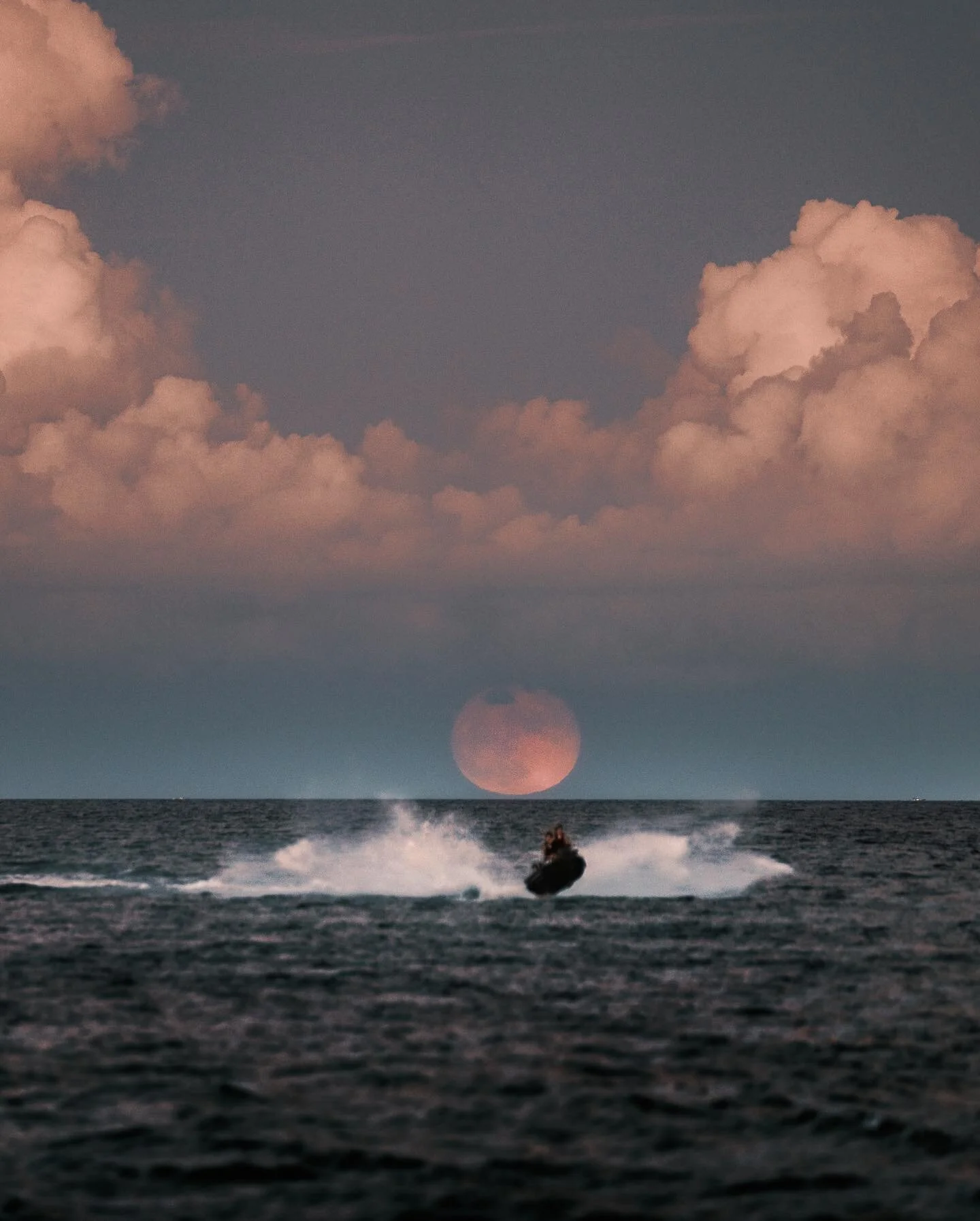 When the sun sets at the exact same time as the moon rises