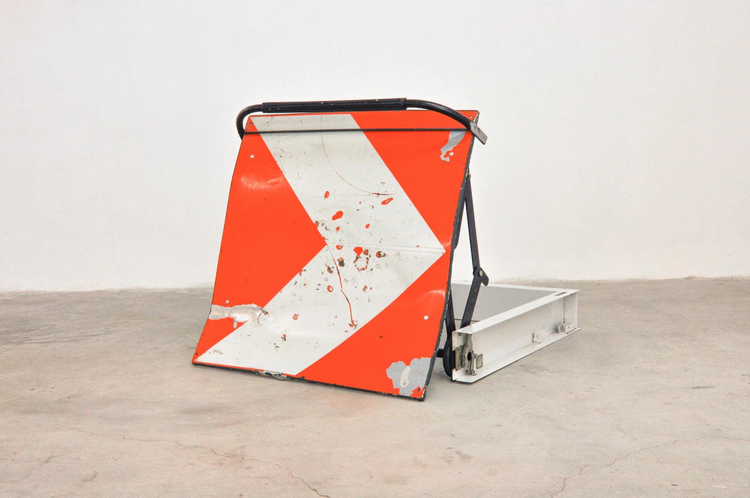 Stefano Comensoli_Nicolò Colciago - slancio, 2019 - construction road sign, drawing table base, metal - 56x95x104 cm ©spazienne_3.jpg