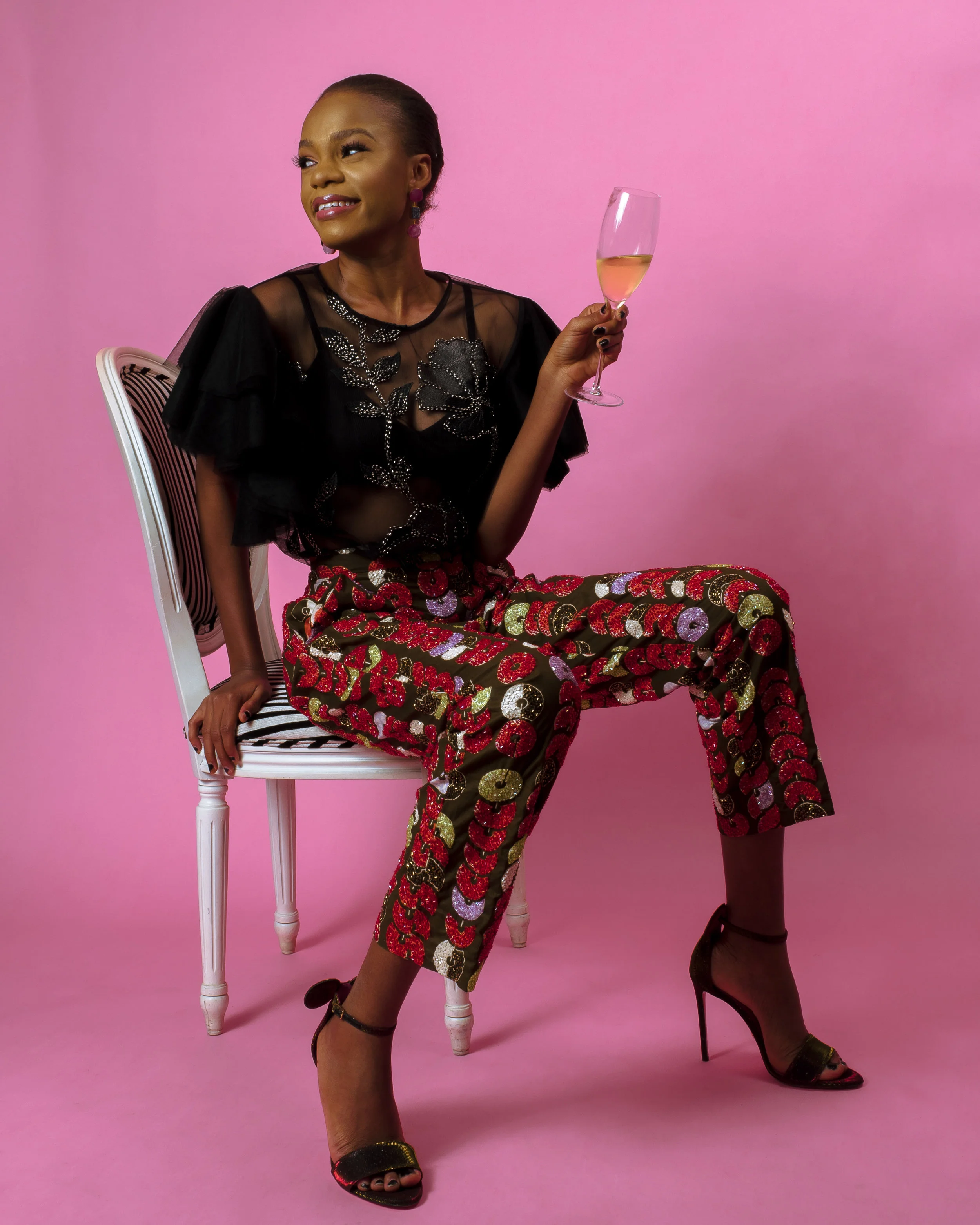 Top: Faari, Trousers: Jewel by Lisa, Shoes: Oscar Tiye