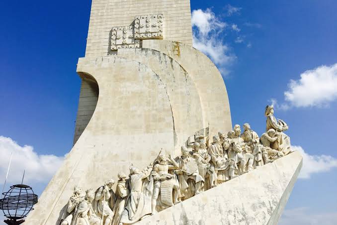 Padrão dos Descobrimentos. Photo Source: We Heart Lisbon.