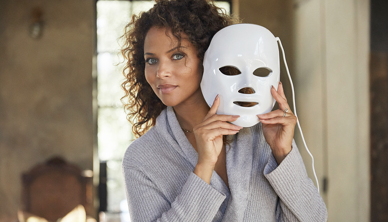 LED Face Mask. Photo Credit: Maed