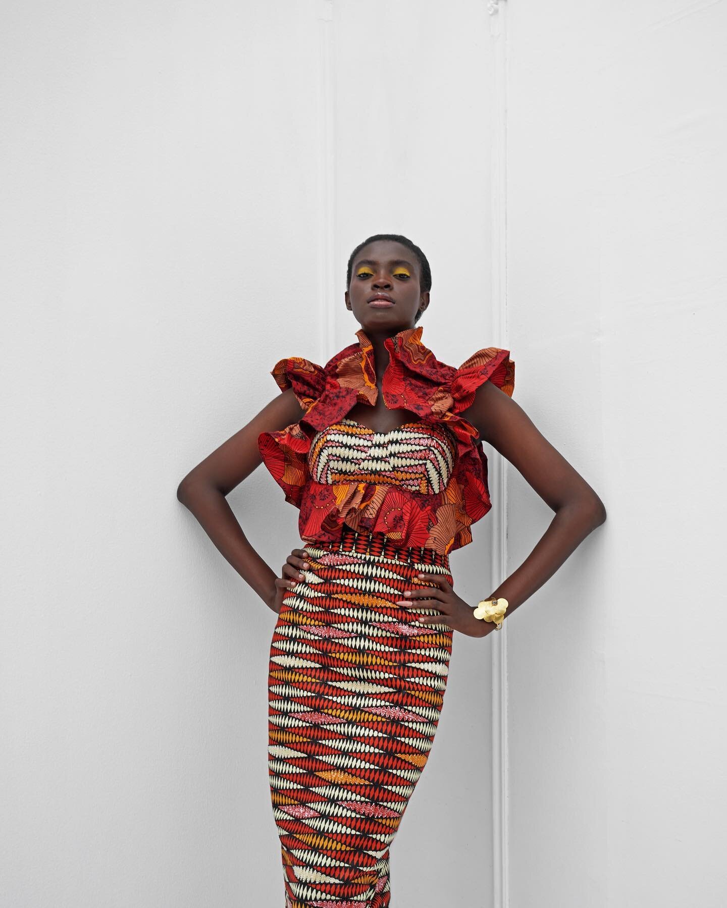 Temple Muse x Kaleidoscope &bull; Prepare to turn heads in #Kaleidoscope&rsquo;s multi-patterned Ankara set, cut in a figure-flattering silhouette adorned with playful ruffles.

#TempleMuseXV