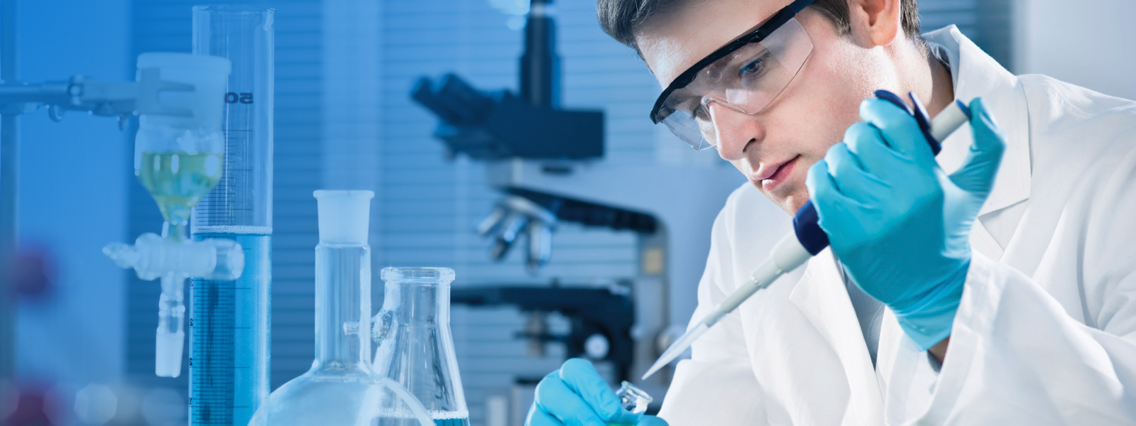 featured_research-scientist_1600x600.jpg