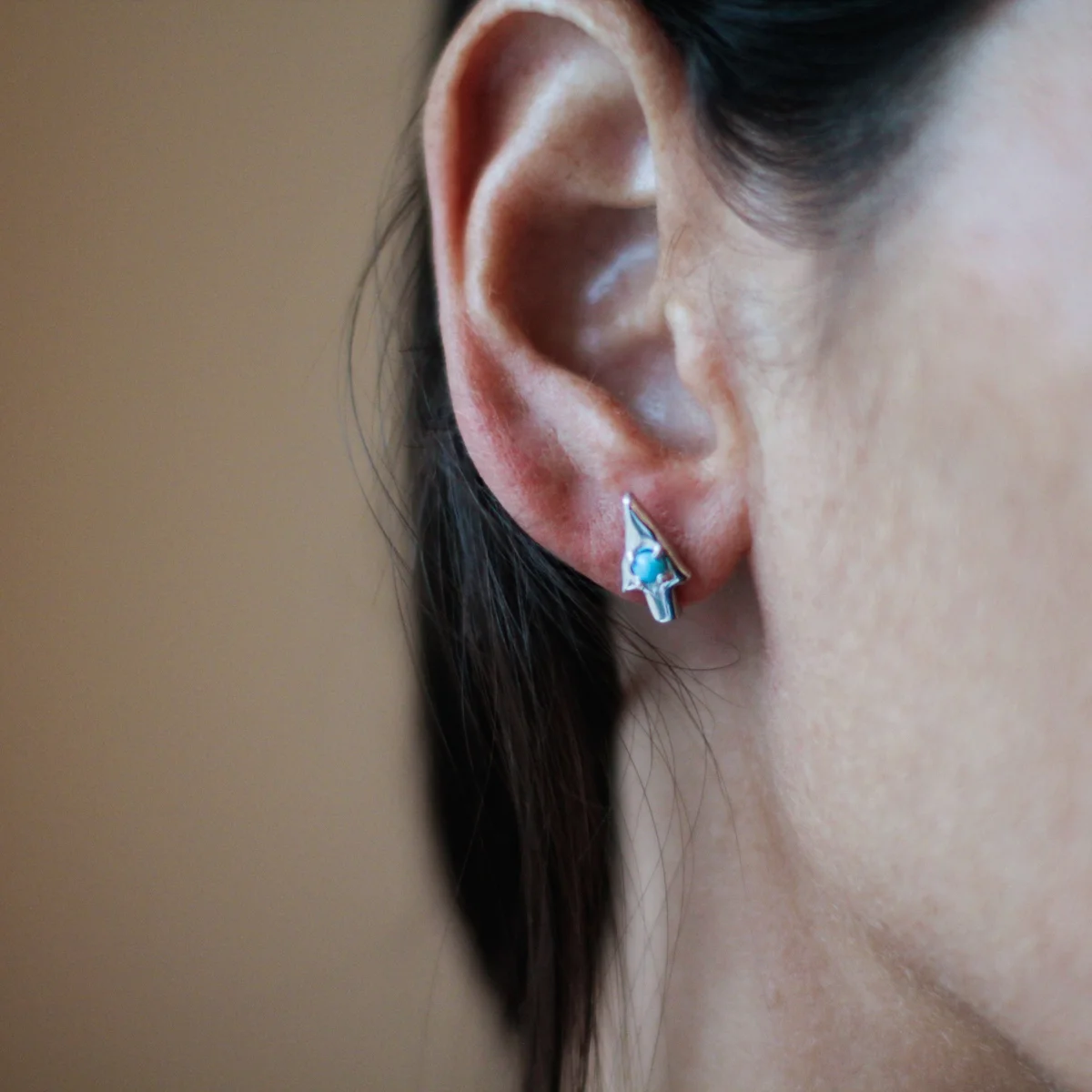 white gold arrow stud.jpg