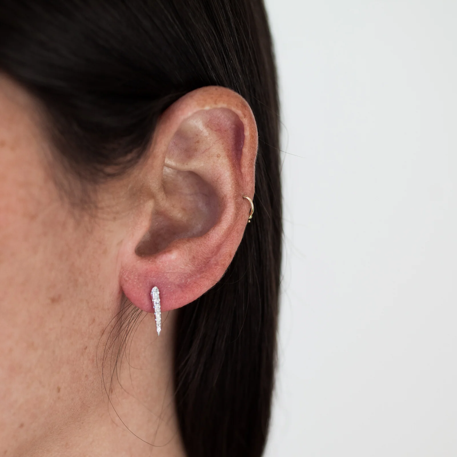 White claw stud white.jpeg