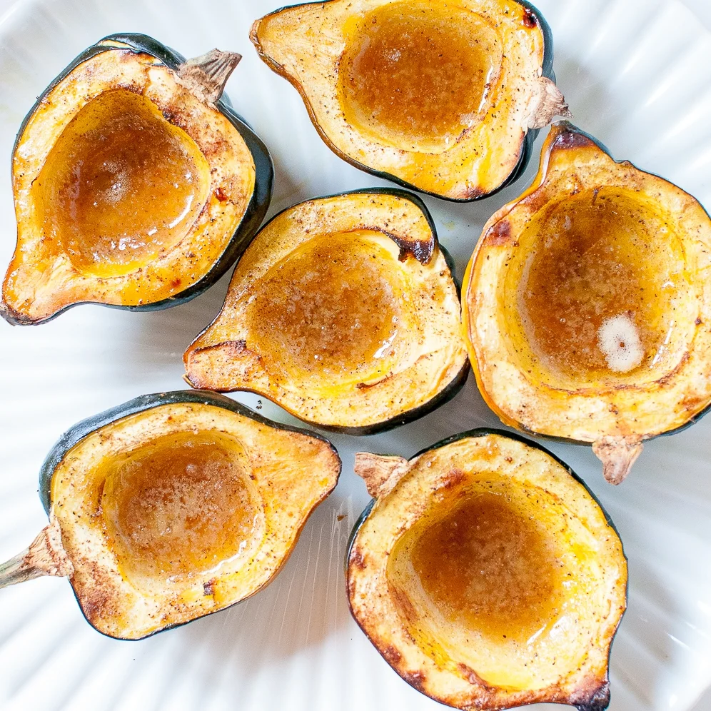 roasted acorn squash with brown sugar and nutmeg