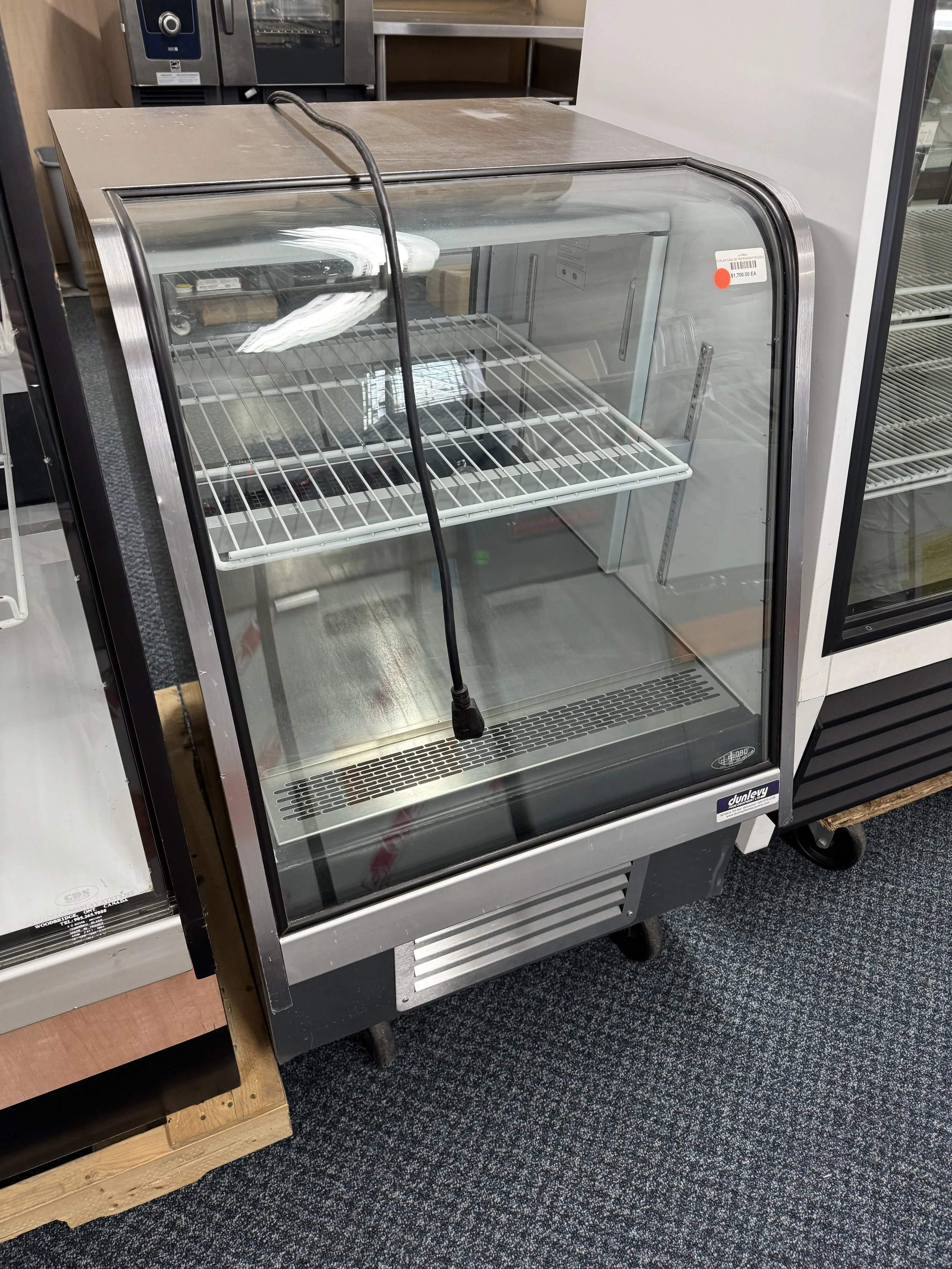 QBD 26'' DISPLAY CASE, U-7681A