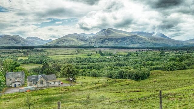 A house in the middle of nowhere.
.
.
.
.
#scottishcollective #ig_scotland #scotlandshots #visitscotland #scotlandisnow #unlimitedscotland #ukshots #uk_potd #landscapephotography #hiddenscotland #lovescotland #thisisscotland #photosofbritain