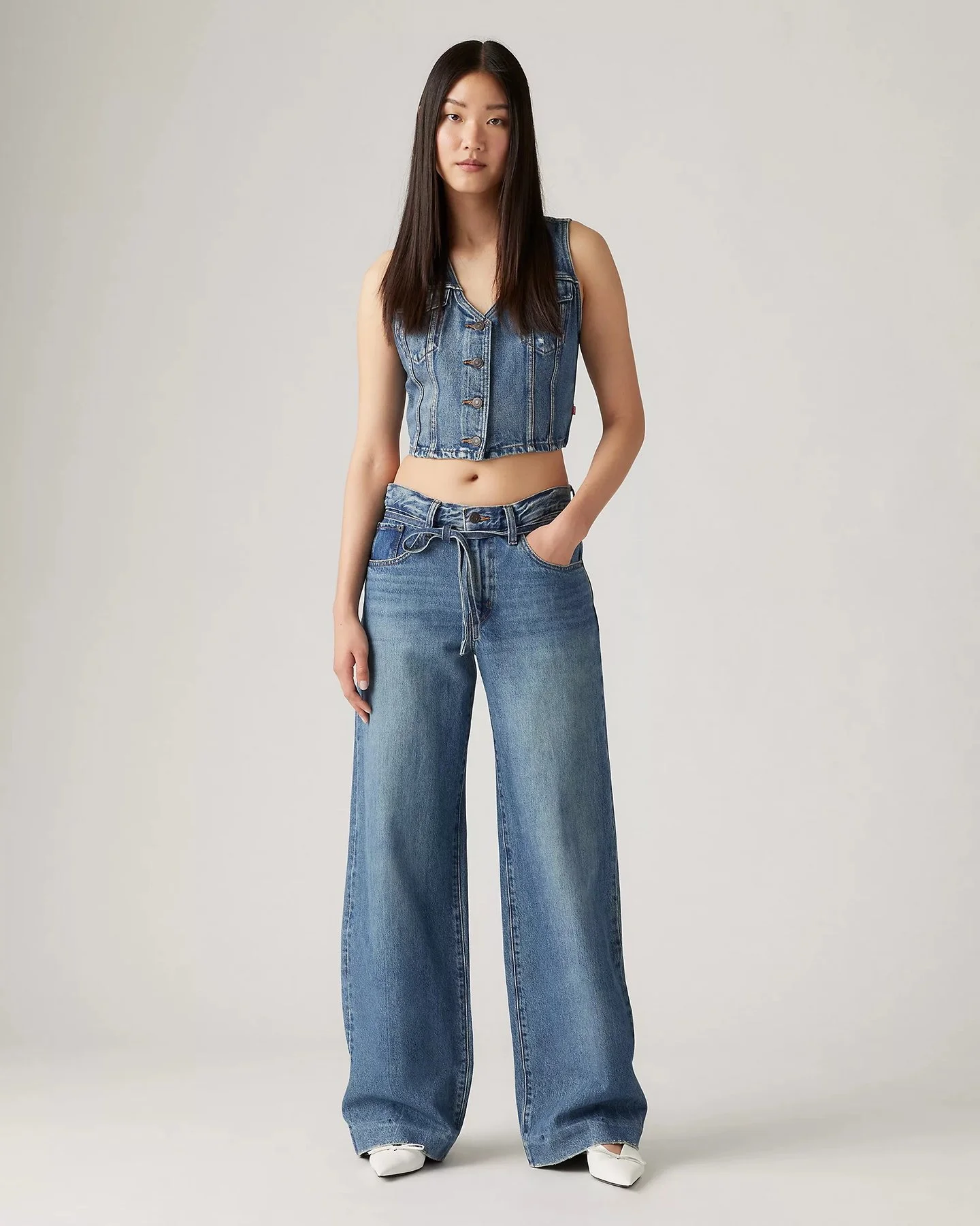 A87010005_Levis_XL_Straight_Low_Fi_5.jpeg
