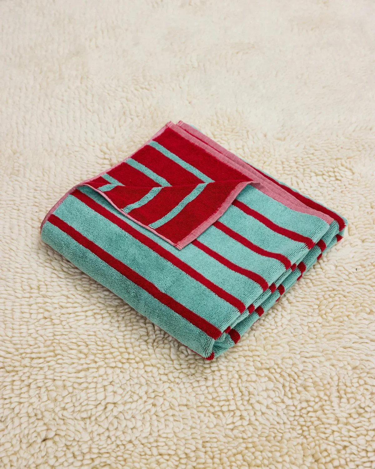Dusen_Dusen_Bird_Stripe_Towels_Bath_Tanager_Teal_Red_1.jpg