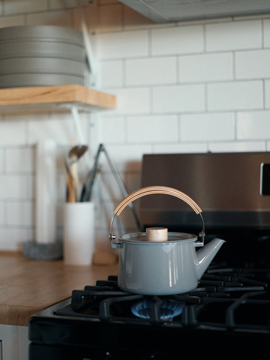Kaico_Enamel_Kettle_Gray_4.jpg
