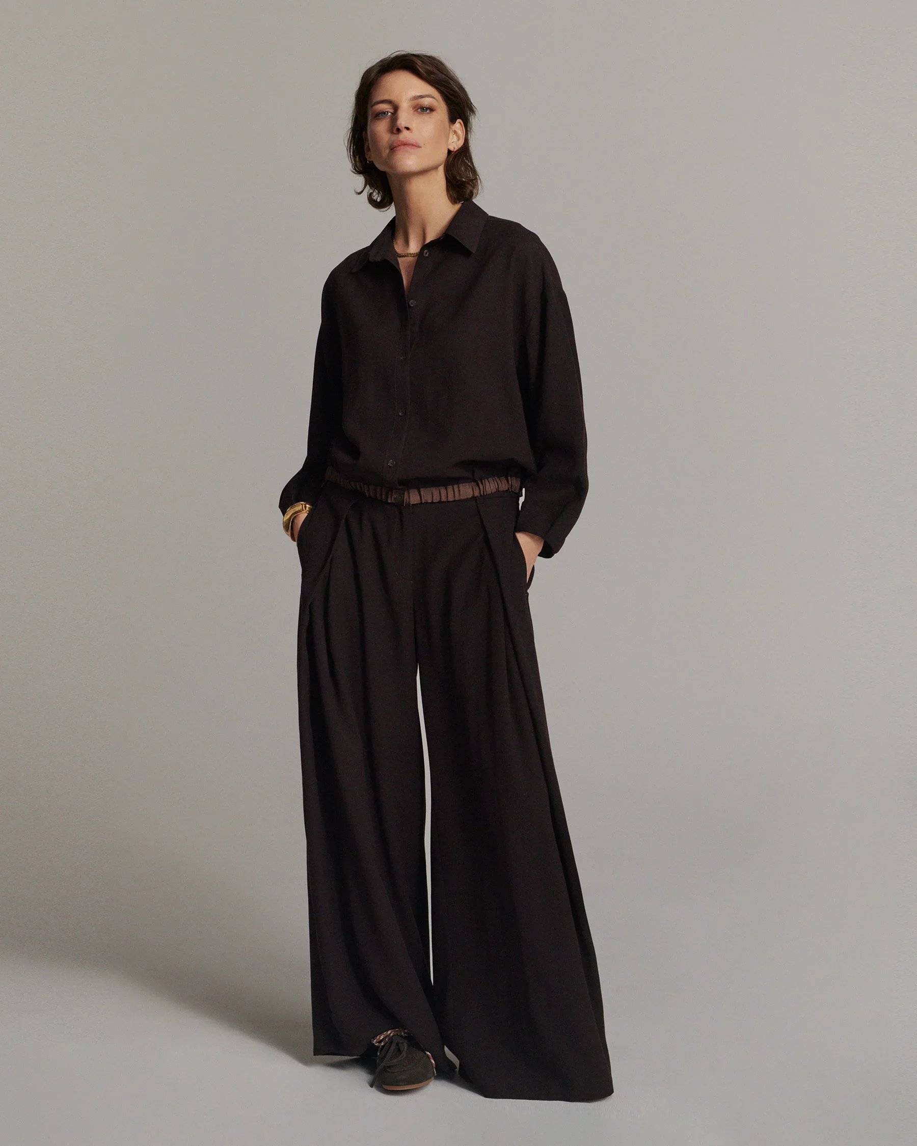 Summum_Mega_Wide_Trousers_Viscose_Twill_Chocolate_Brown_5.webp