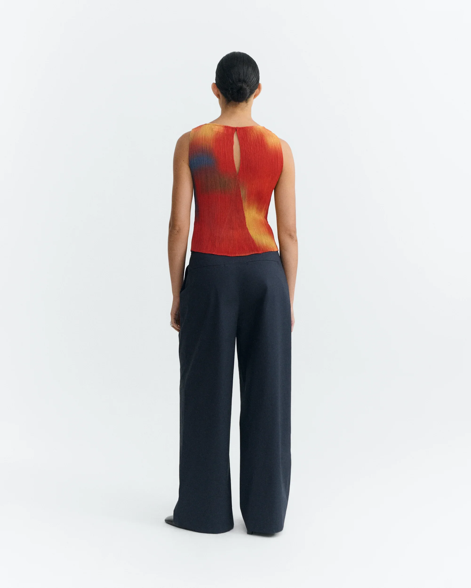 Thinking_Mu_Dora_Pleated_Top_Glass_Red_Orange_6.webp