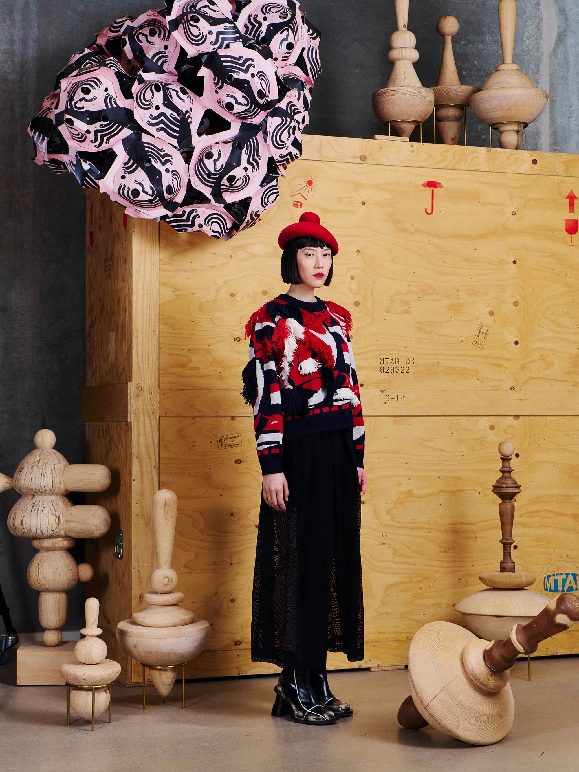 Henrik_Vibskov_Knit_Ham_Onion_Sweat_Sweater_Fringe_Red_Navy_4.webp