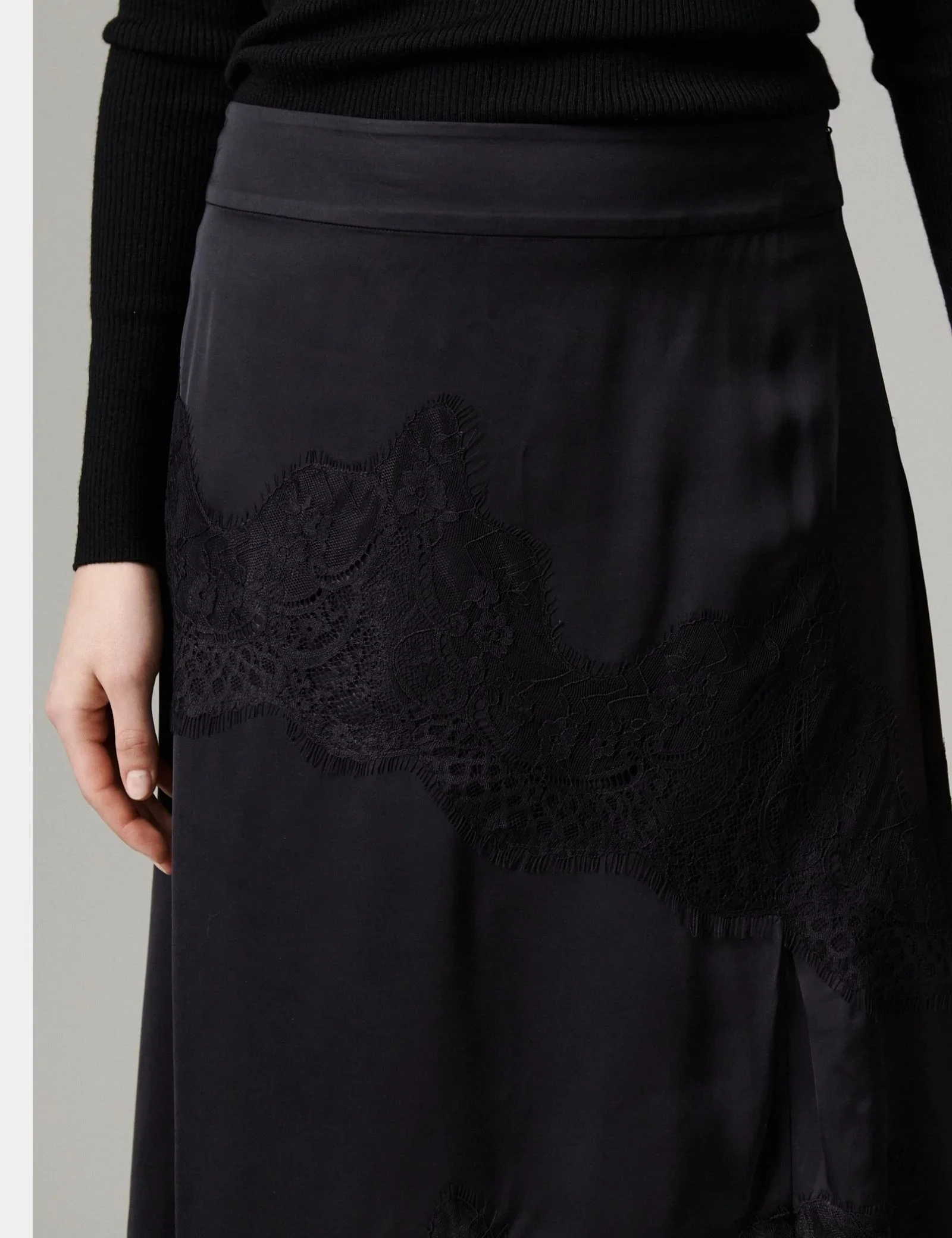 Day_Birger_et_Mikkelsen_Zarna_Skirt_Viscose_Fluid_Black_2.webp