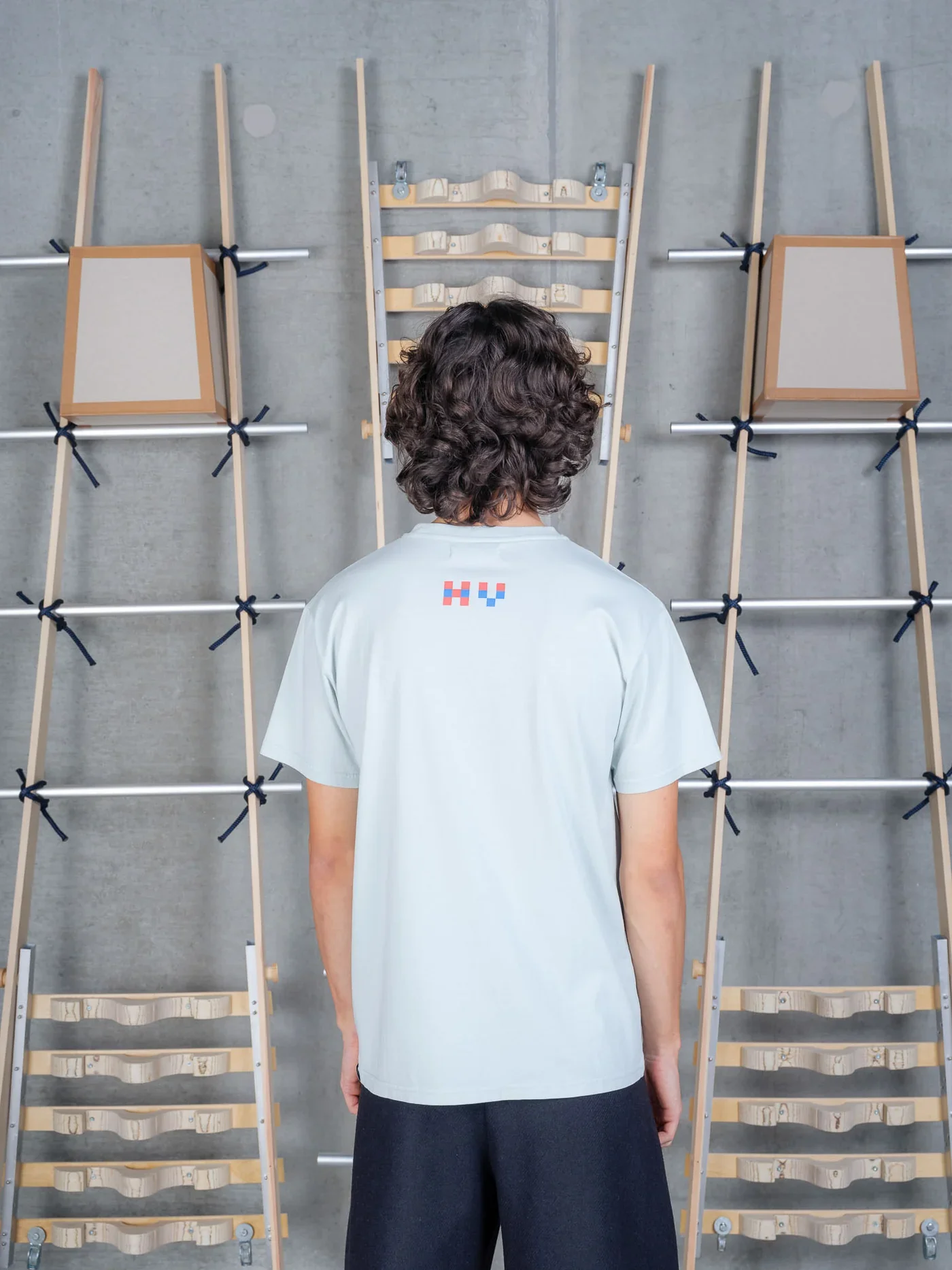 Henrik_Vibskov_Cross_Stitch_Tee_Sky_Grey_3.webp