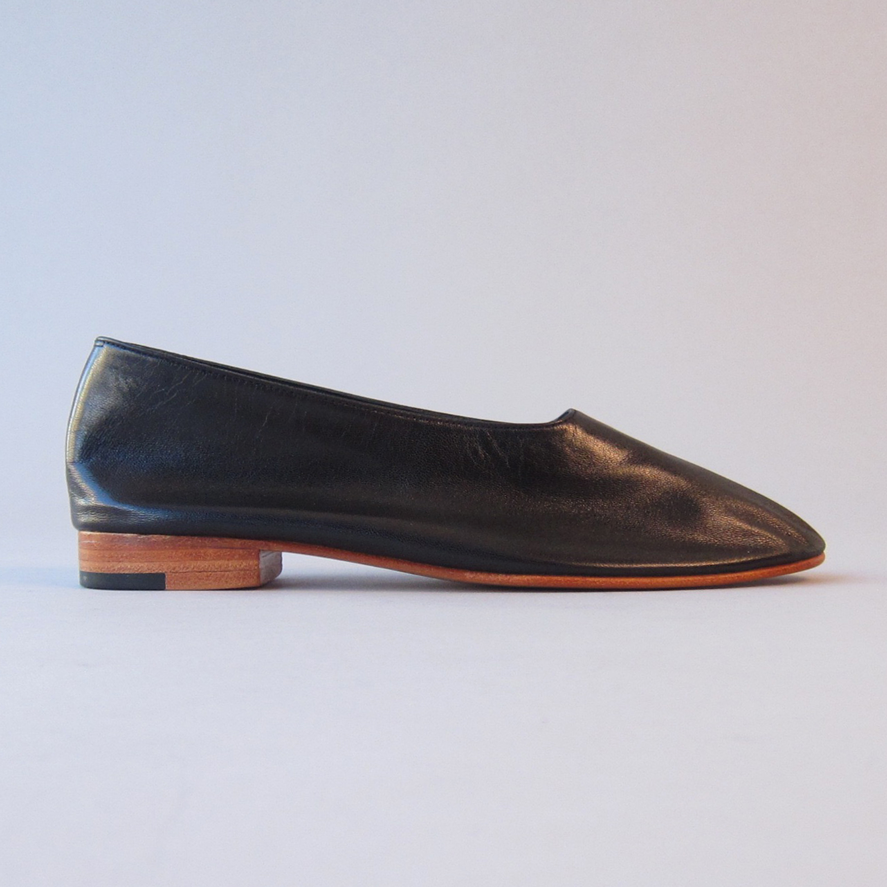 Martiniano Glove Shoe in Black — Aggregate Supply