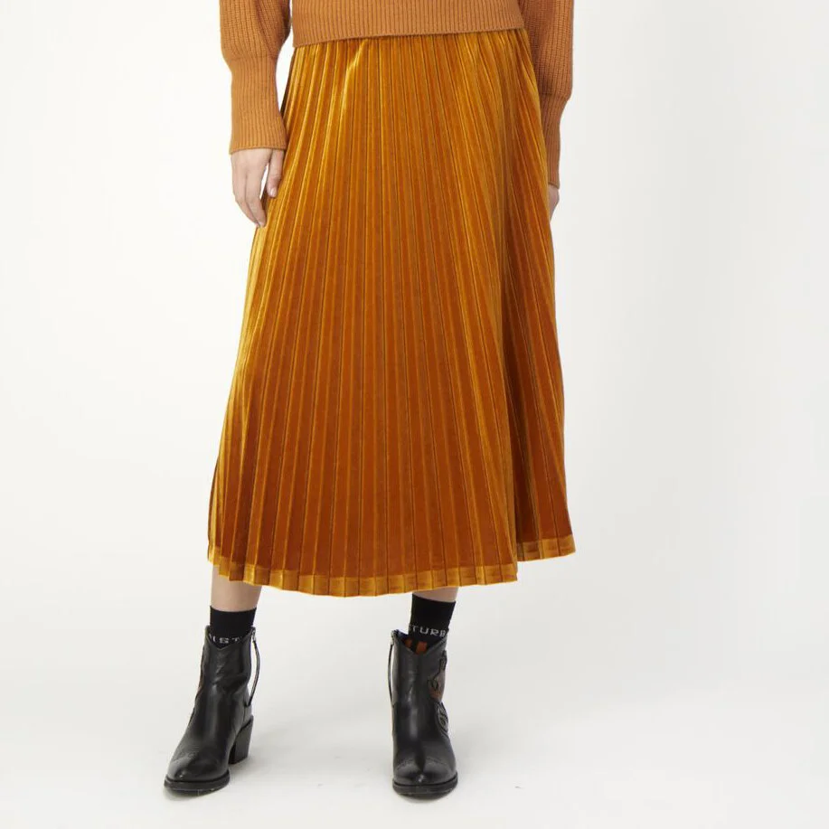 Just_Female_Clara_Pleated_Velvet_Skirt_Pumpkin_Spice_1a.jpg
