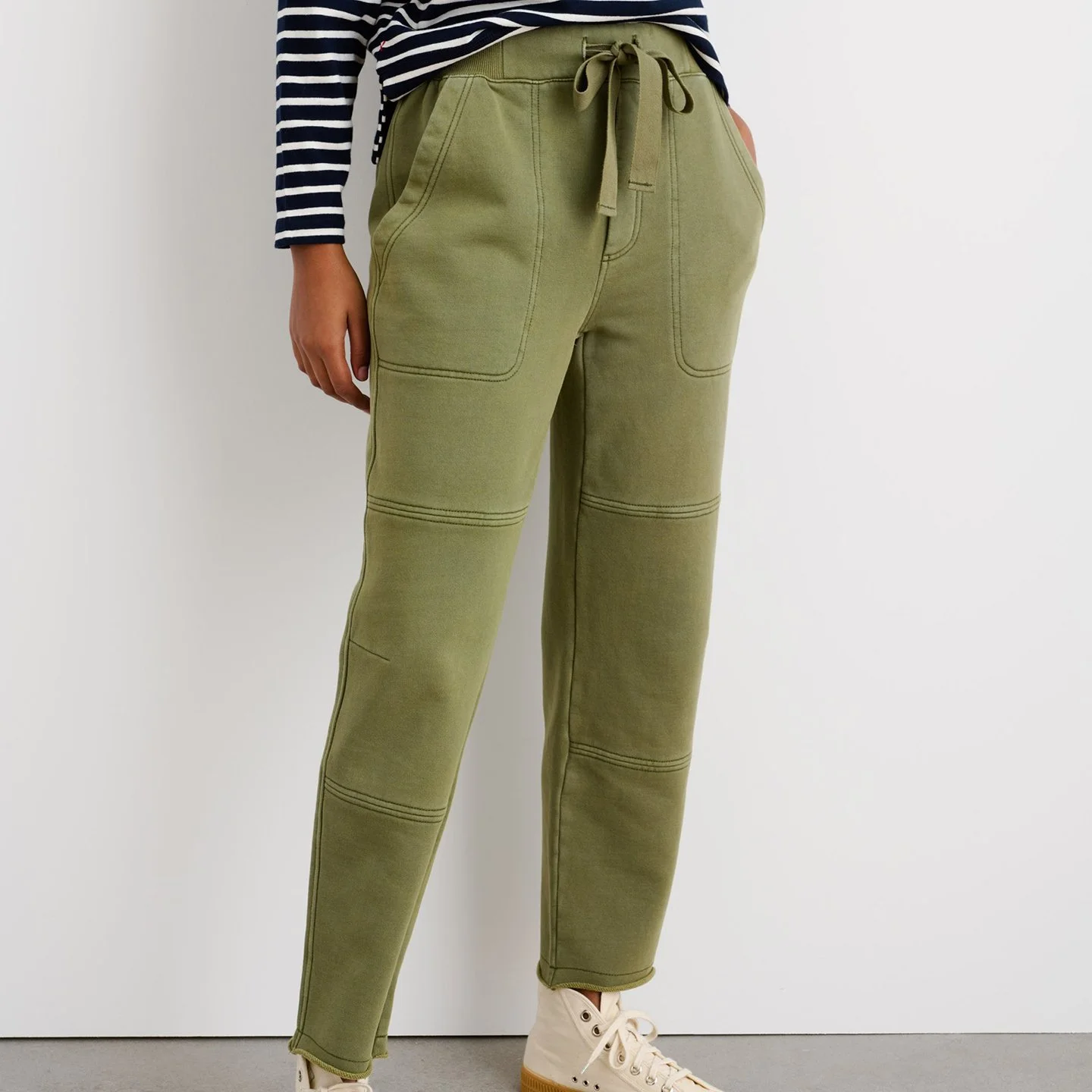 Alex_Mill_Marais_Fleece_Pant_Faded_Olive_4.jpeg