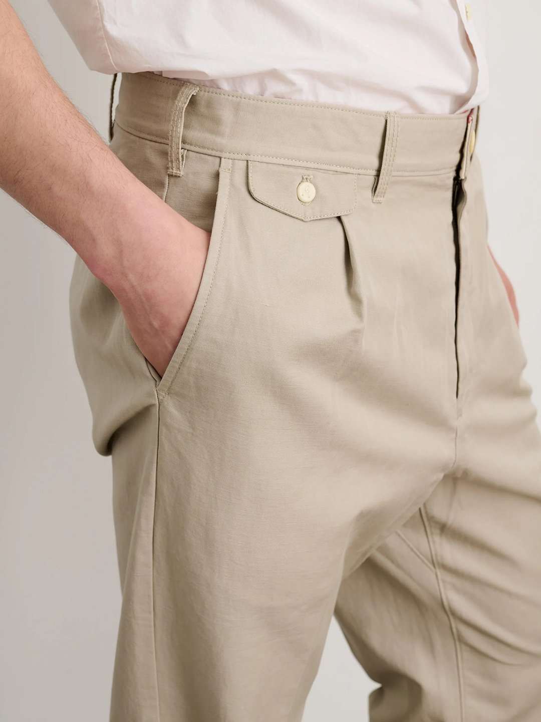 Alex_Mill_Standard_Pleated_Pant_Cotton_Linen_Silver_Cloud_5.jpeg