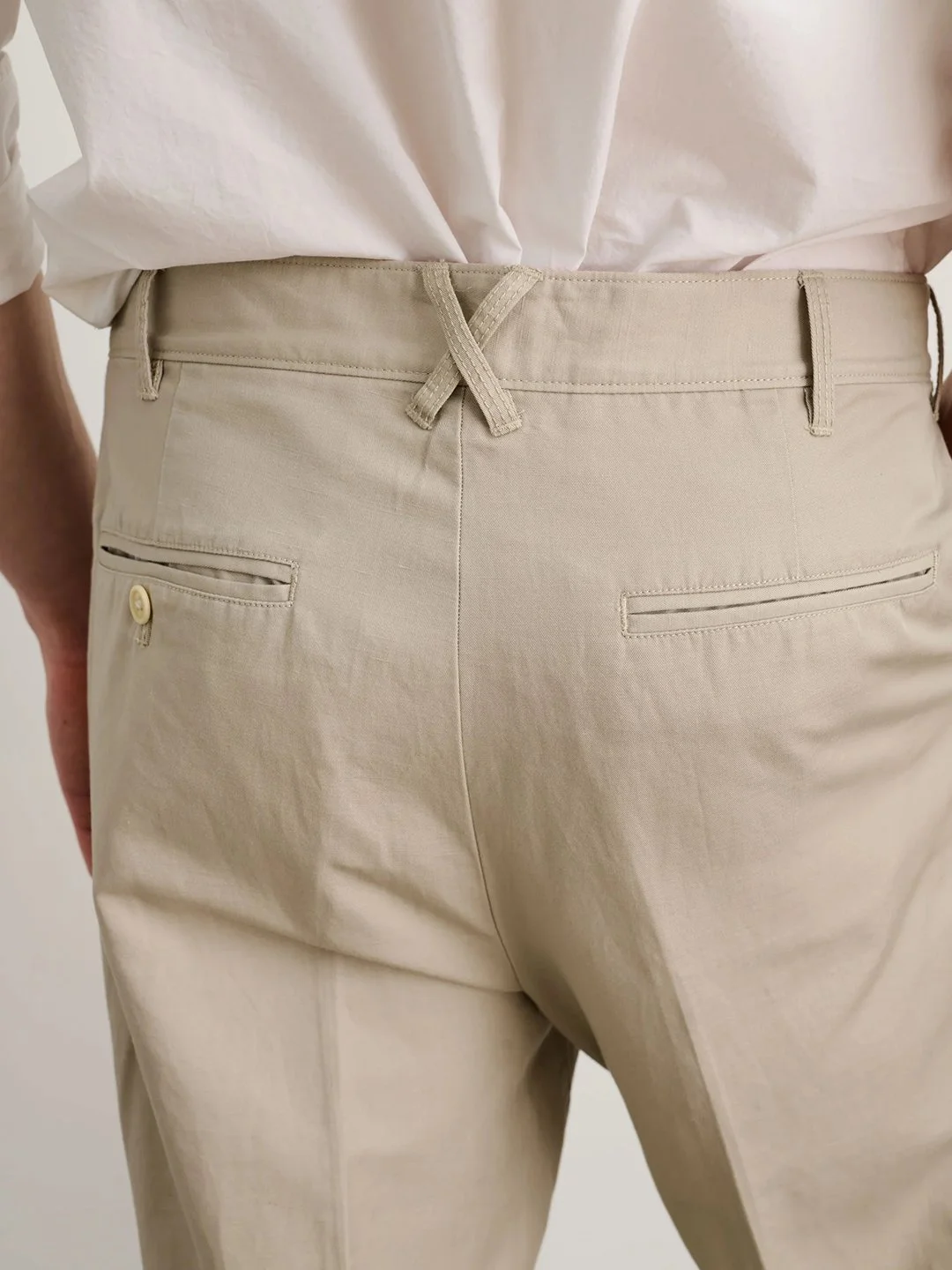 Alex_Mill_Standard_Pleated_Pant_Cotton_Linen_Silver_Cloud_6.jpeg
