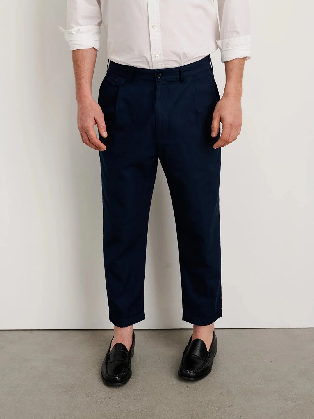 Alex_Mill_Standard_Pleated_Pant_Cotton_Linen_Dark_Navy_3.jpeg