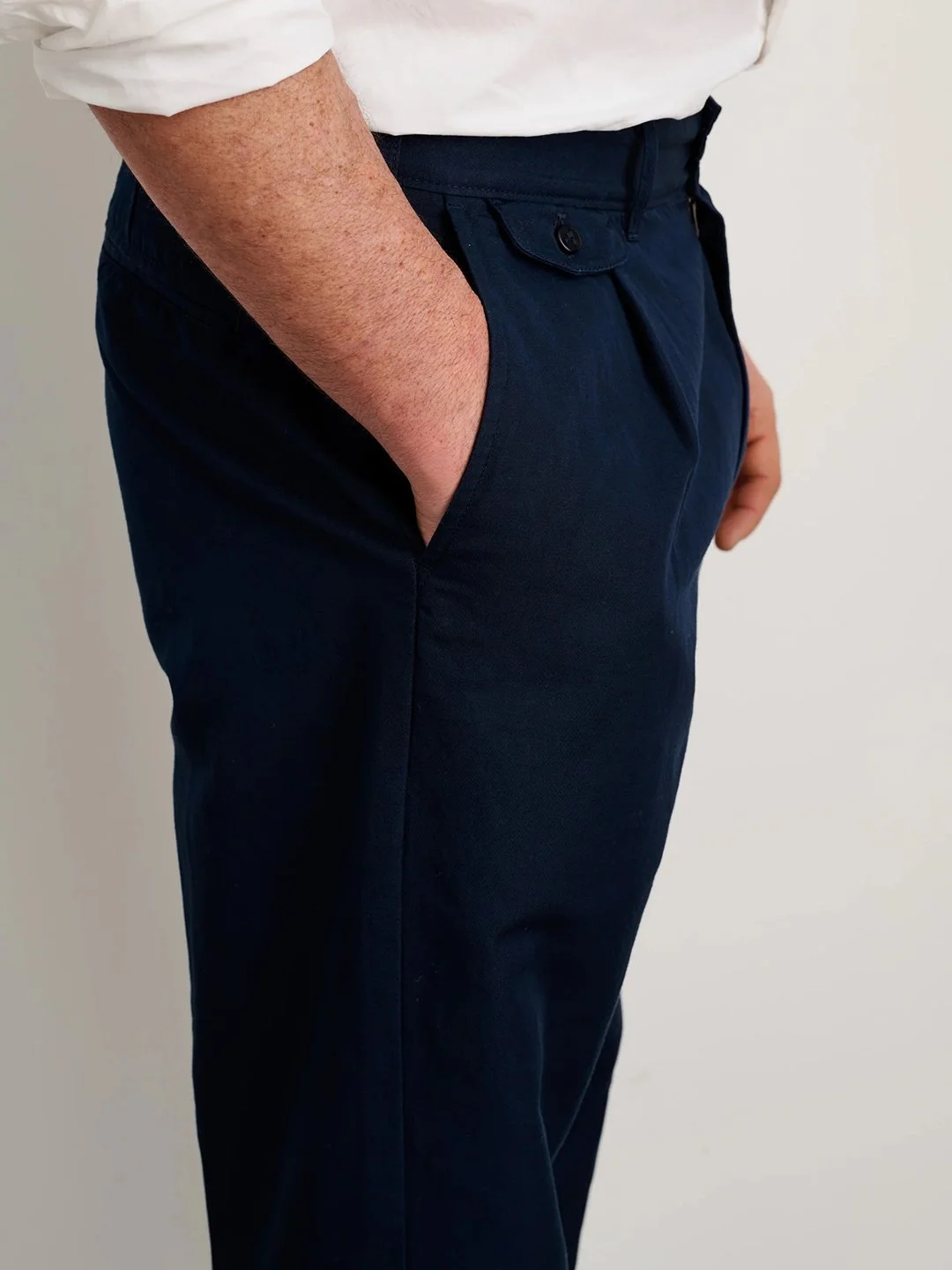 Alex_Mill_Standard_Pleated_Pant_Cotton_Linen_Dark_Navy_5.jpeg