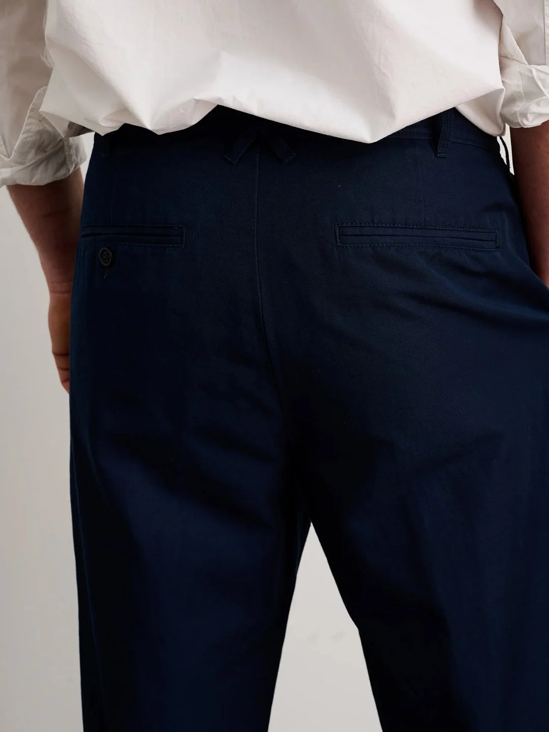 Alex_Mill_Standard_Pleated_Pant_Cotton_Linen_Dark_Navy_6.jpeg