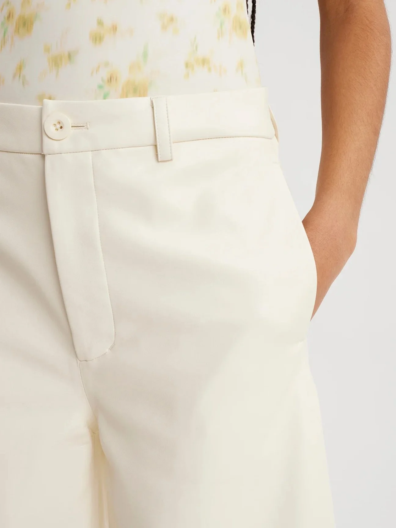 Holzweiler_Celest_Shorts_White_Faux_Leather_4.jpeg