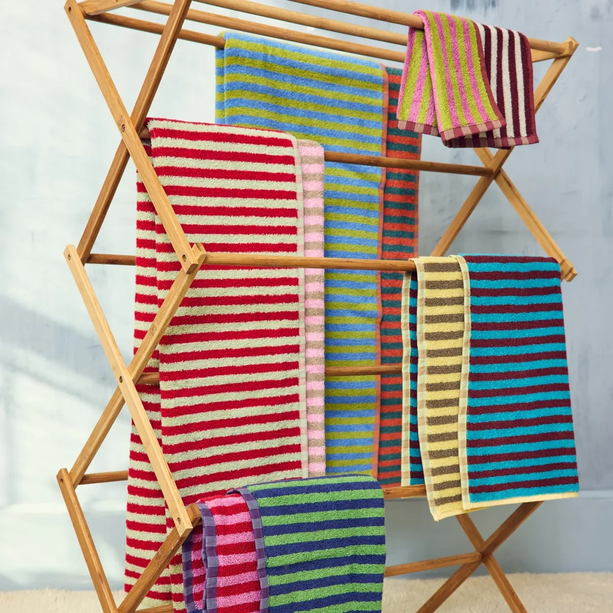 Dusen_Dusen_Bug_Stripe_Bath_Towel_Collection_3a.webp