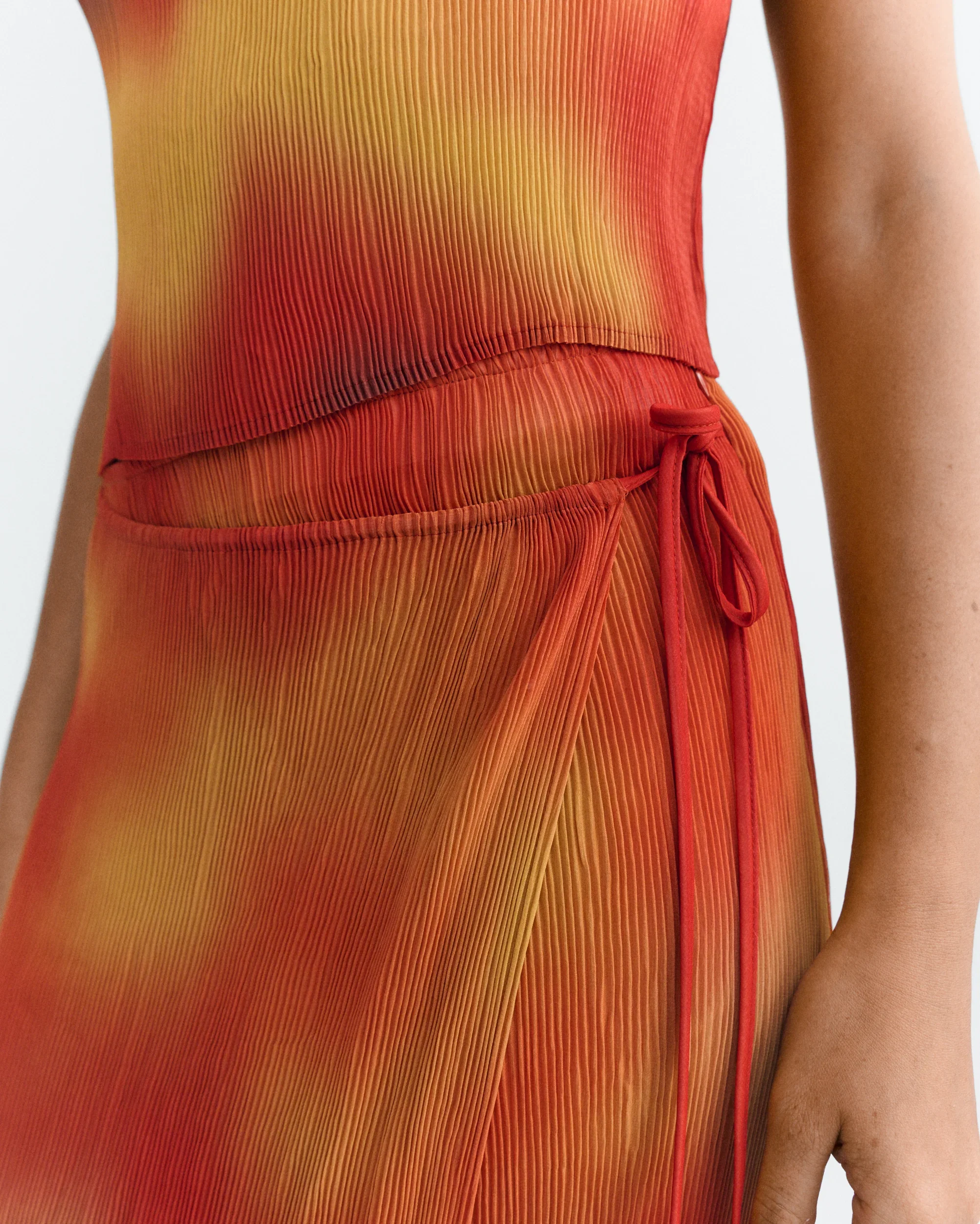Thinking_Mu_Pauline_Pleated_Skirt_Flowers_Red_Orange_3.webp