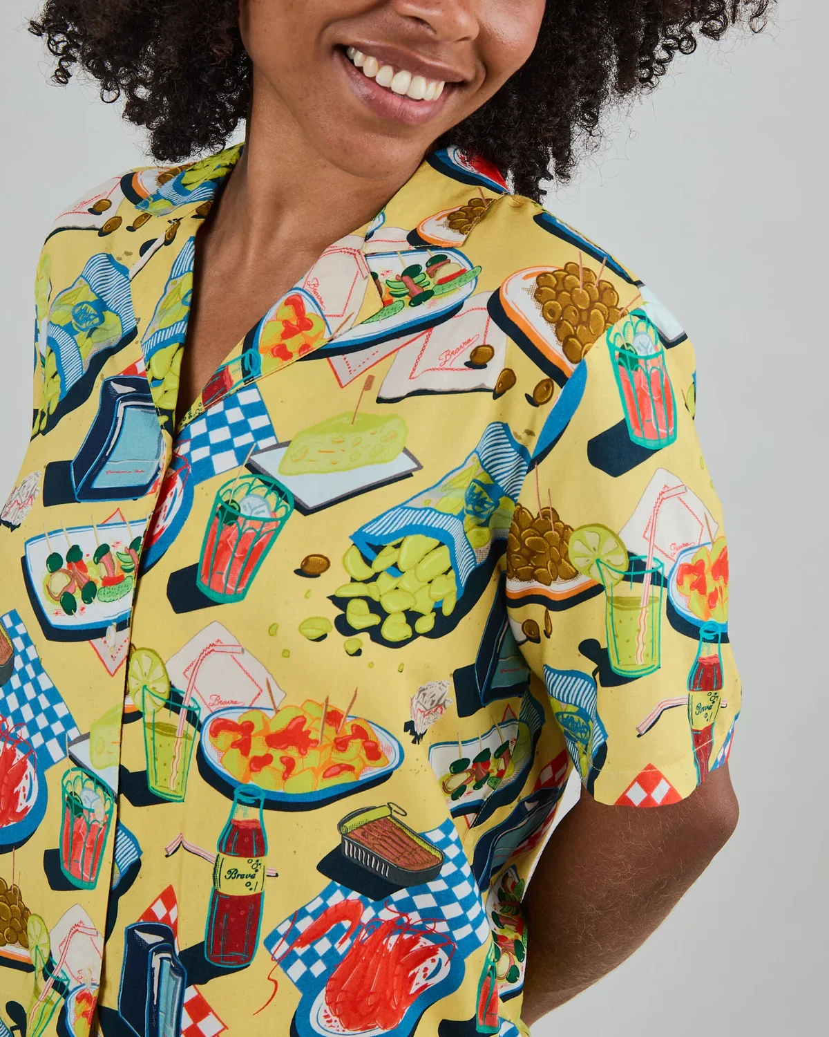 Brava_Chiringuito_Aloha_Blouse_Yellow_Food_Diner_Retro_4.webp