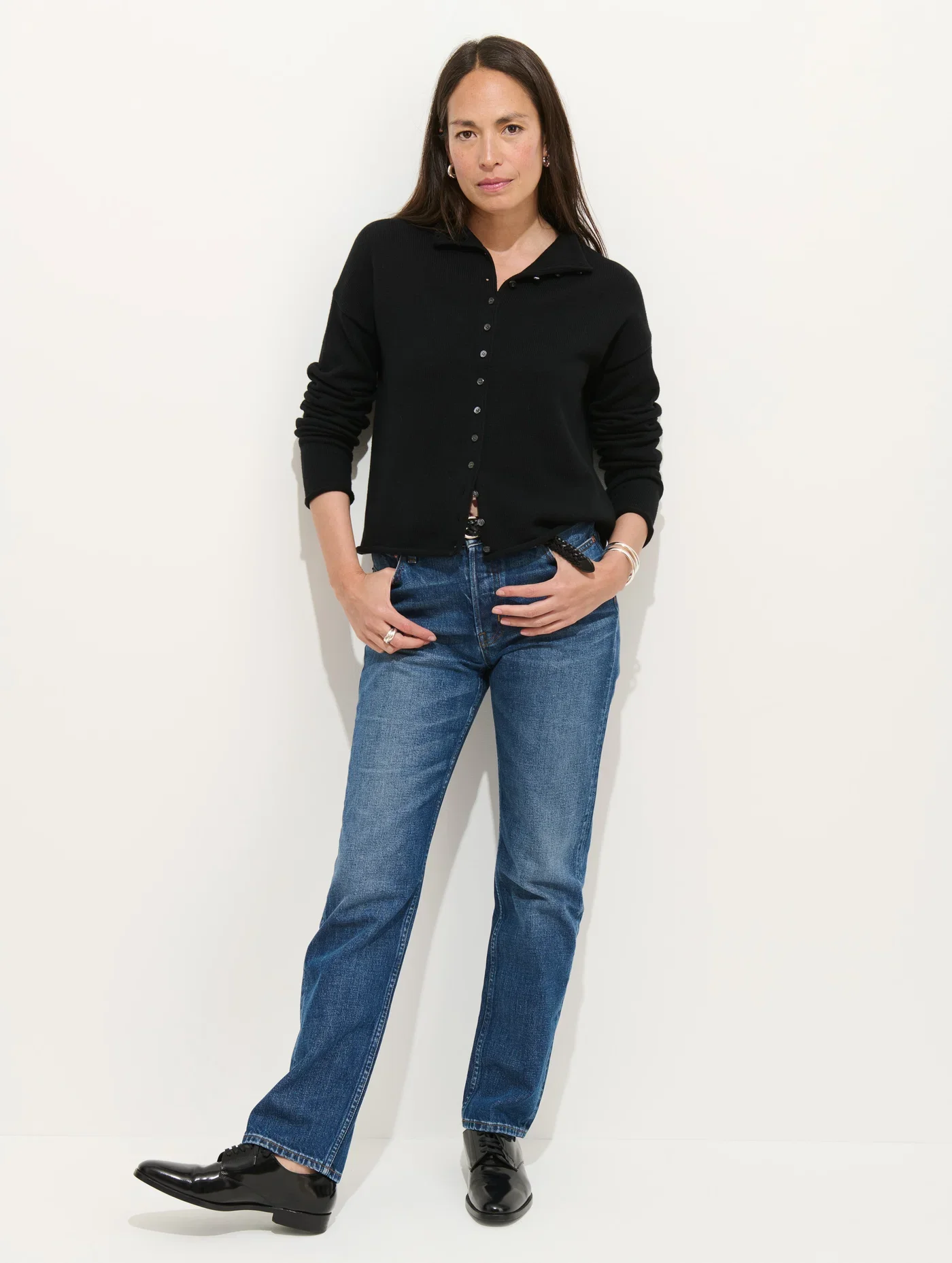 Alex_Mill_Taylor_Cardigan_Cotton_Cashmere_Black_3.webp