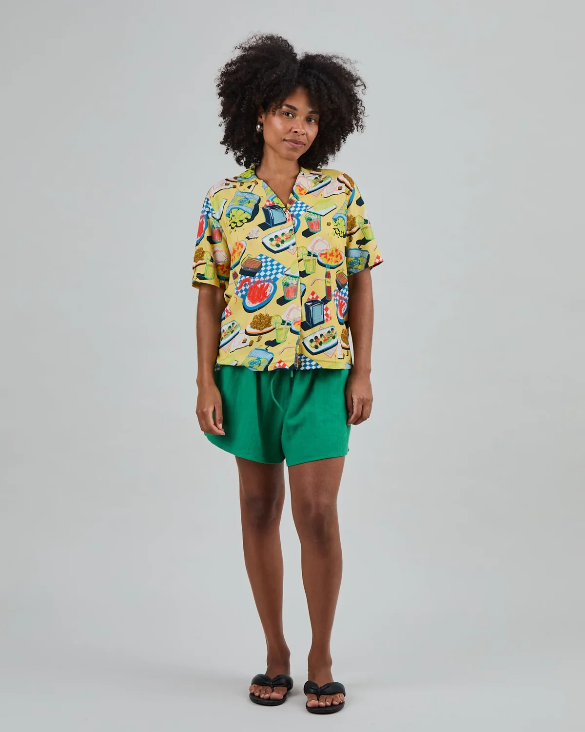 Brava_Chiringuito_Aloha_Blouse_Yellow_Food_Diner_Retro_3.webp