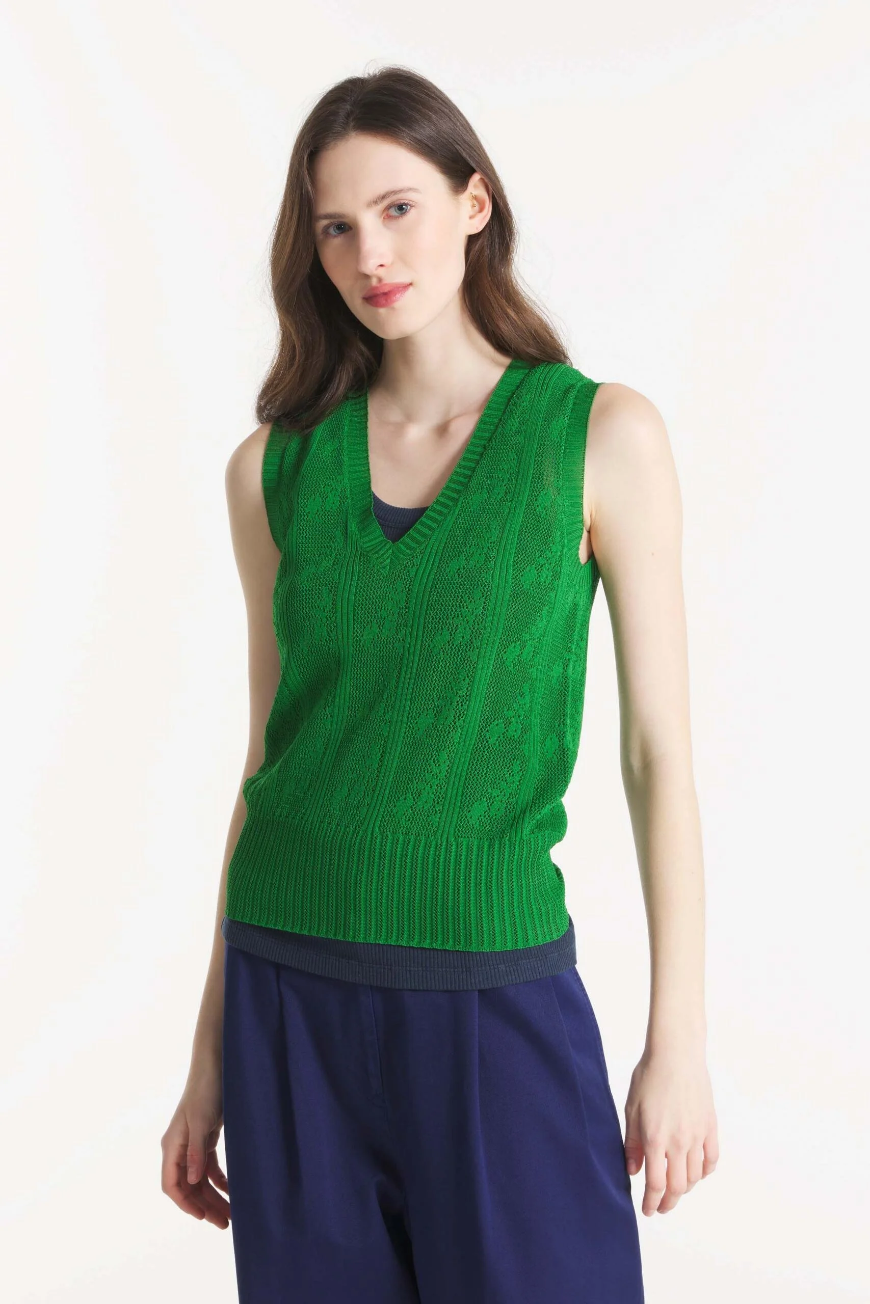Le_Mont_St_Michel_Sabila_Vest_Sleeveless_Sweater_Knit_Tank_Green_3.jpg