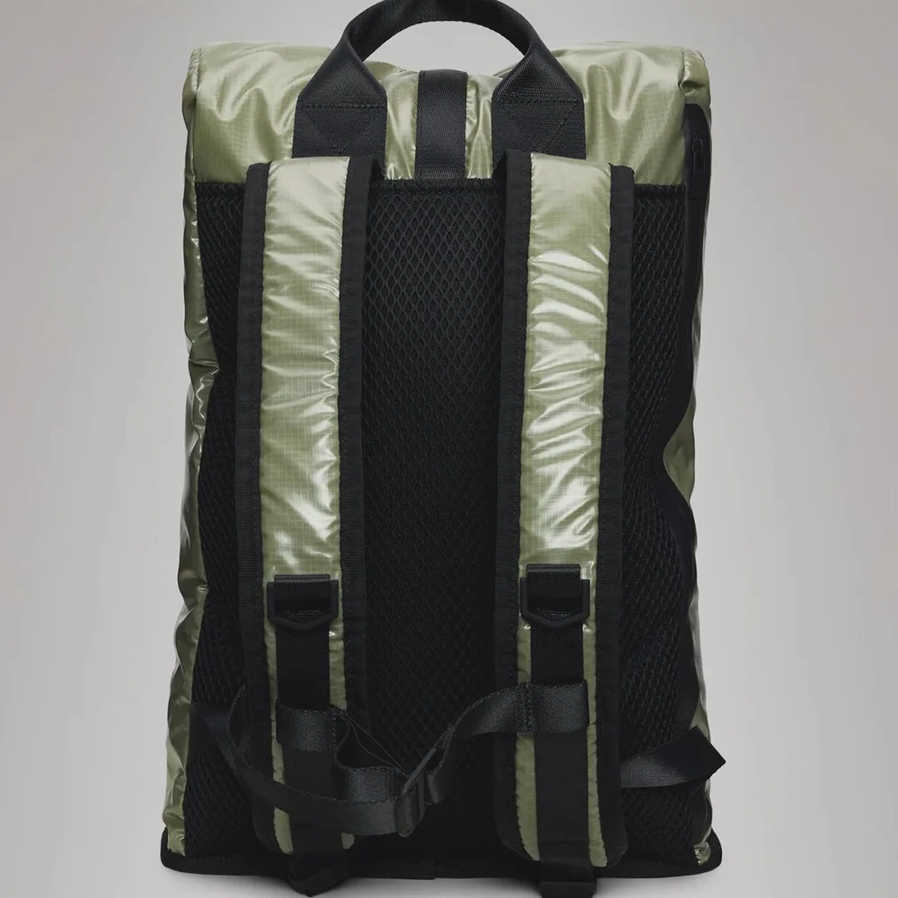 Rains Sibu Rolltop Rucksack — Aggregate Supply display picture 1