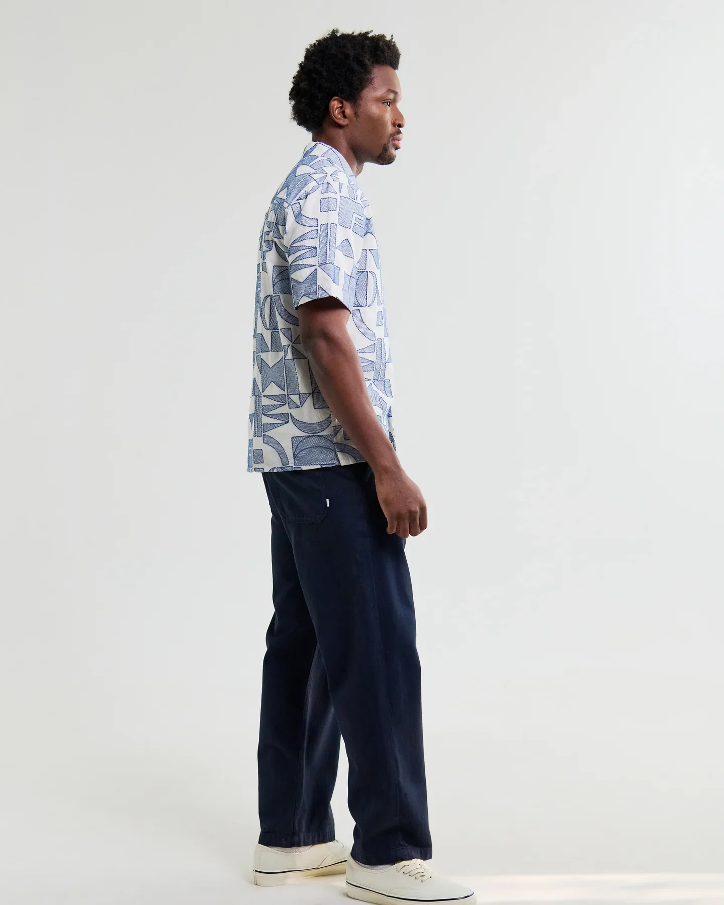 Wax_London_Didcot_Shirt_Ecru_Blue_Geometric_Emboidered_4.webp