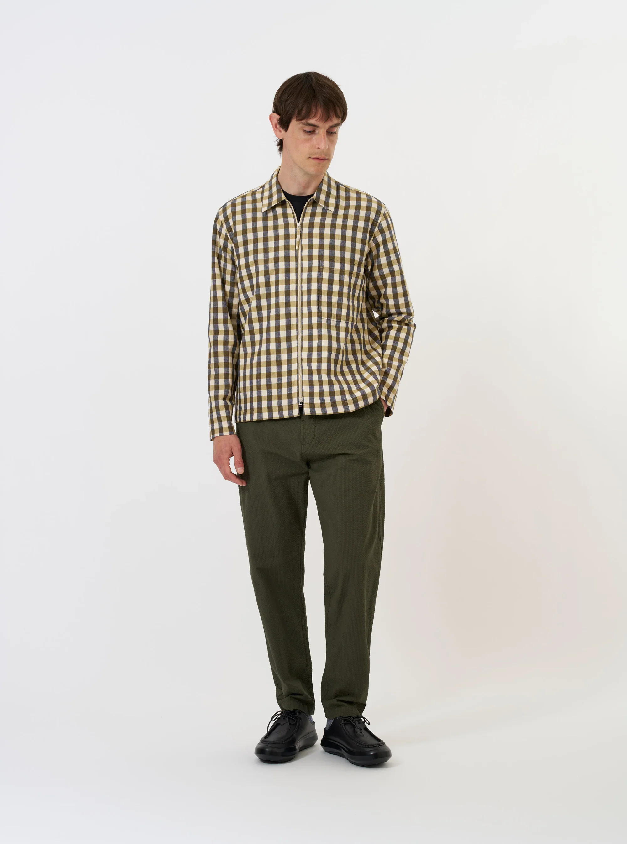 34667_Universal_Works_Olive_Aberdeen_Lincot_Zip_Shirt_7.webp