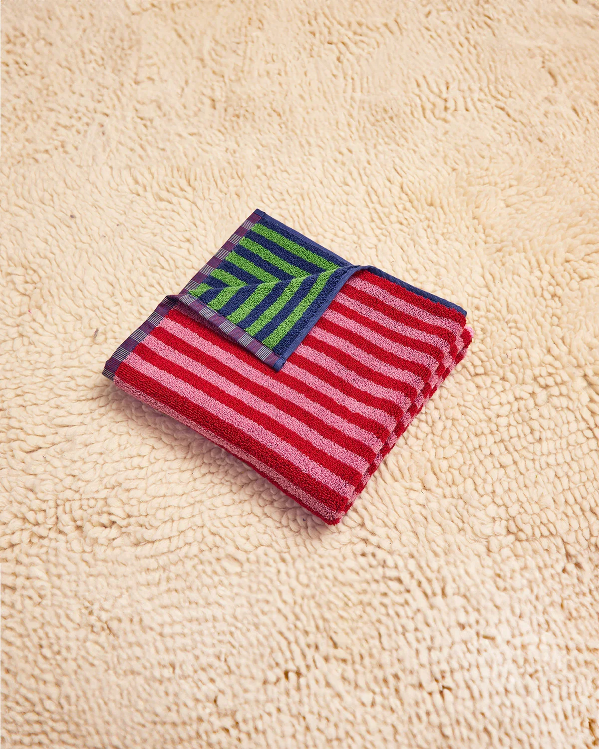 Dusen_Dusen_Bug_Stripe_Bath_Towel_Collection_Hand_Cricket_2.webp