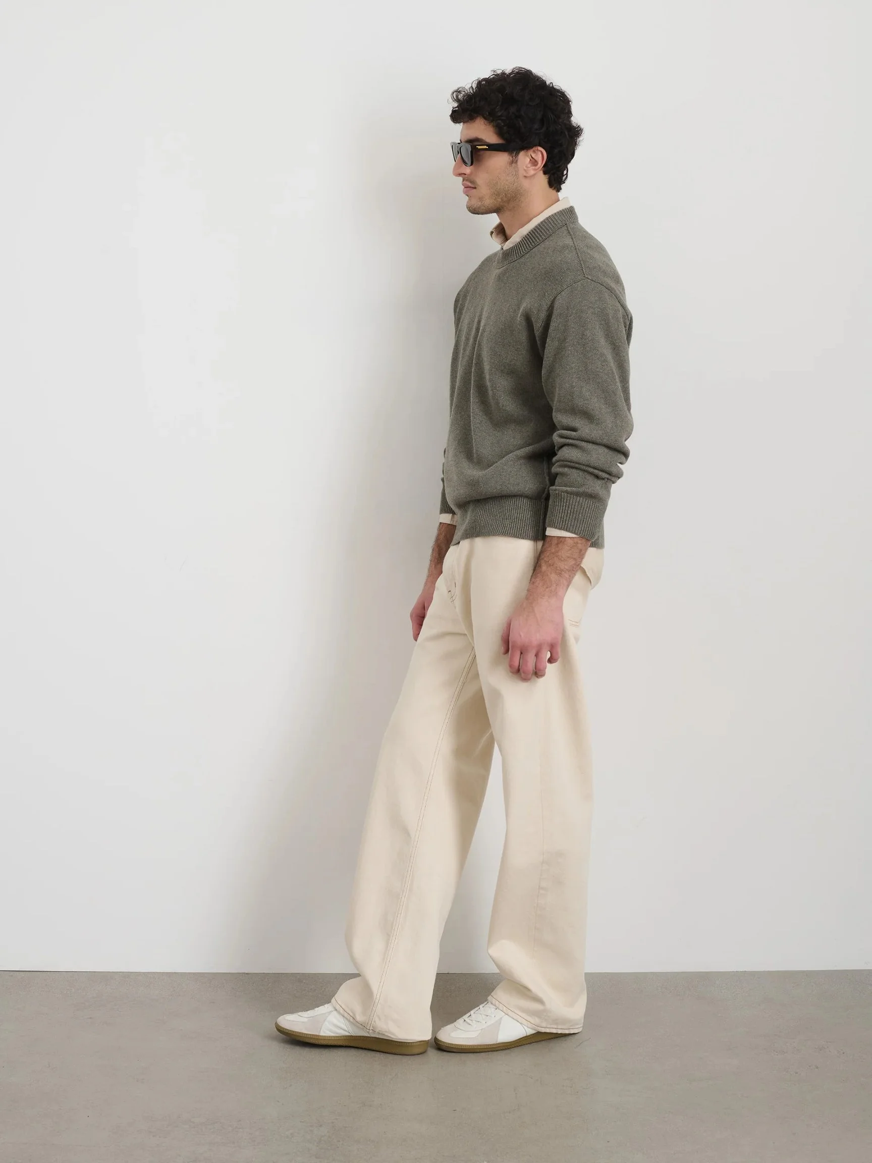 Alex_Mill_Gabriel_Crewneck_Sweater_Heather_Olive_Cotton_Linen_4.jpg