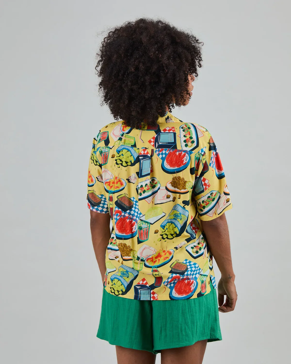 Brava_Chiringuito_Aloha_Blouse_Yellow_Food_Diner_Retro_5.webp