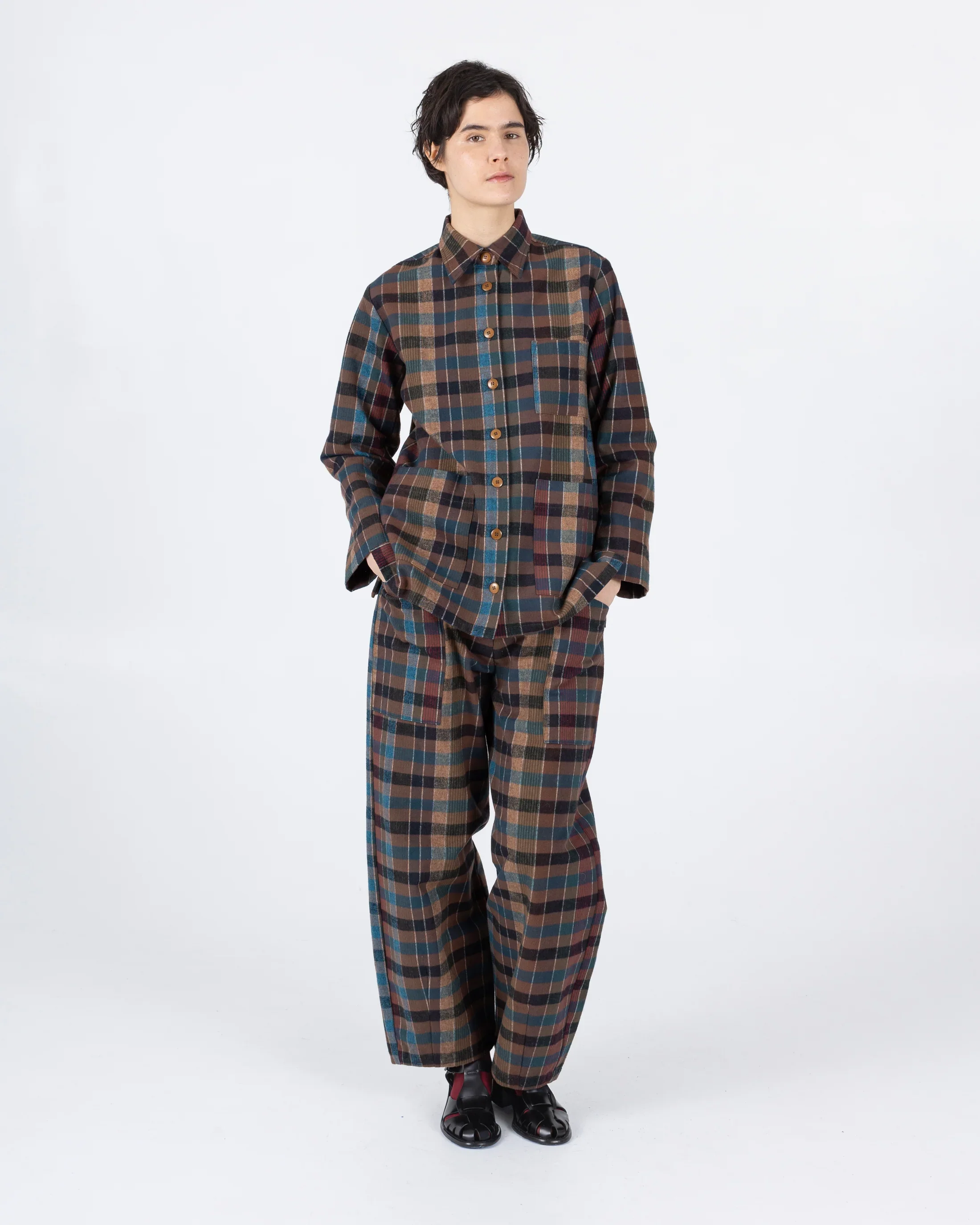Samet_Chibi_Pant_Blanket_Plaid_5.webp