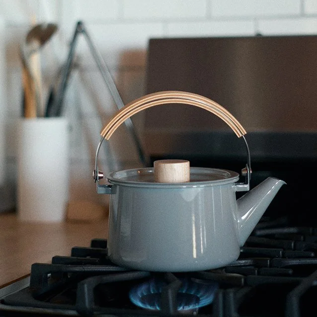 Kaico_Enamel_Kettle_Gray_4a.jpg