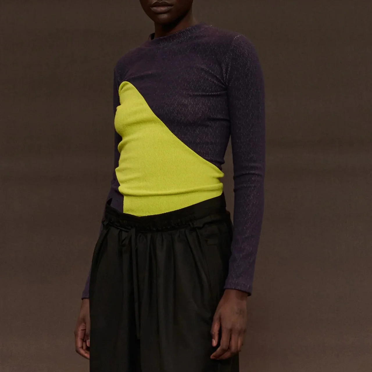 Henrik_Vibskov_Altitude_Top_Jersey_Bicolor_Navy_Blue_Neon_Yellow_Green_Fluo_4a.jpg