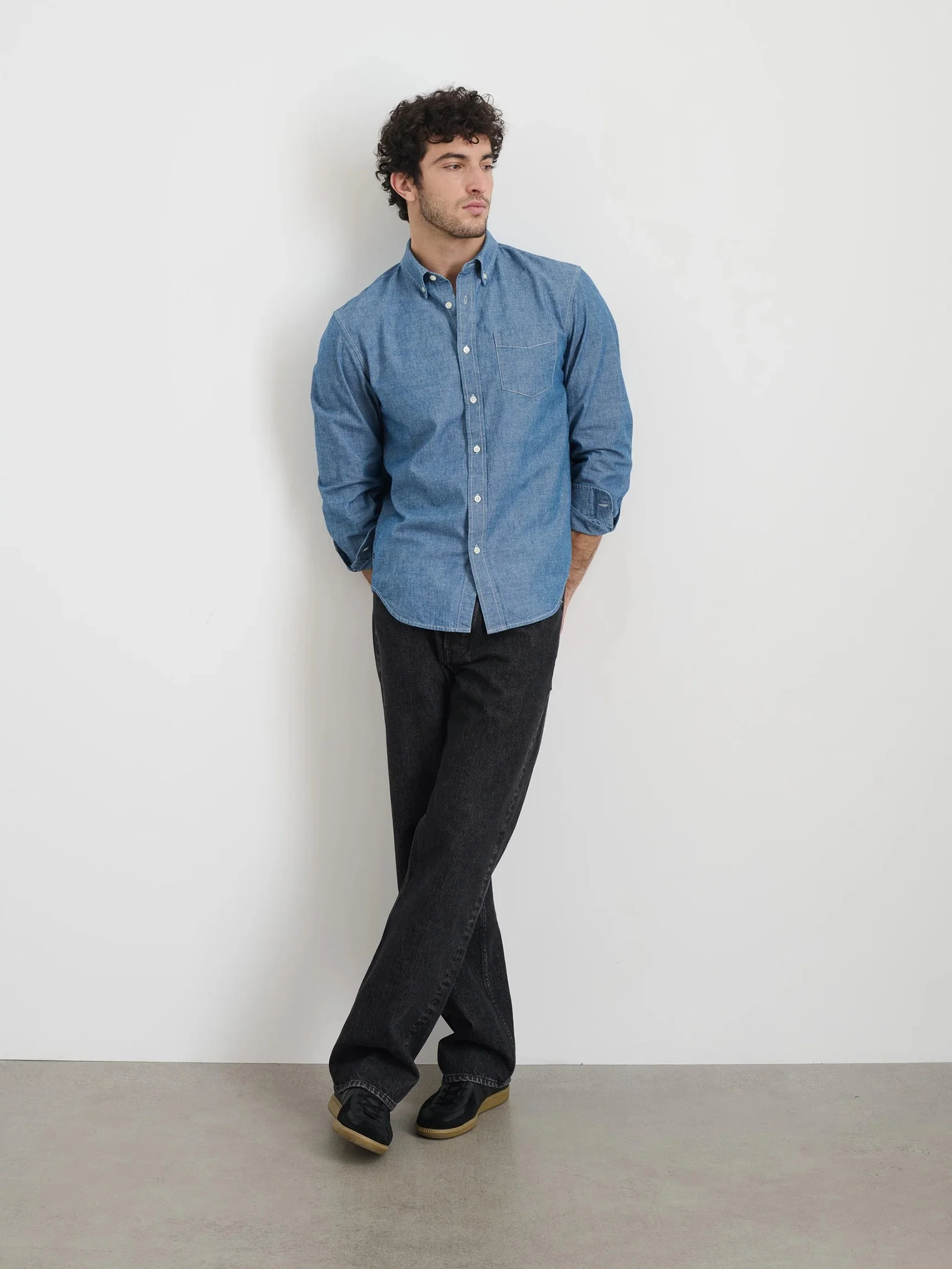 Alex_Mill_Mill_Shirt_Washed_Chambray_Rinse_2.jpg