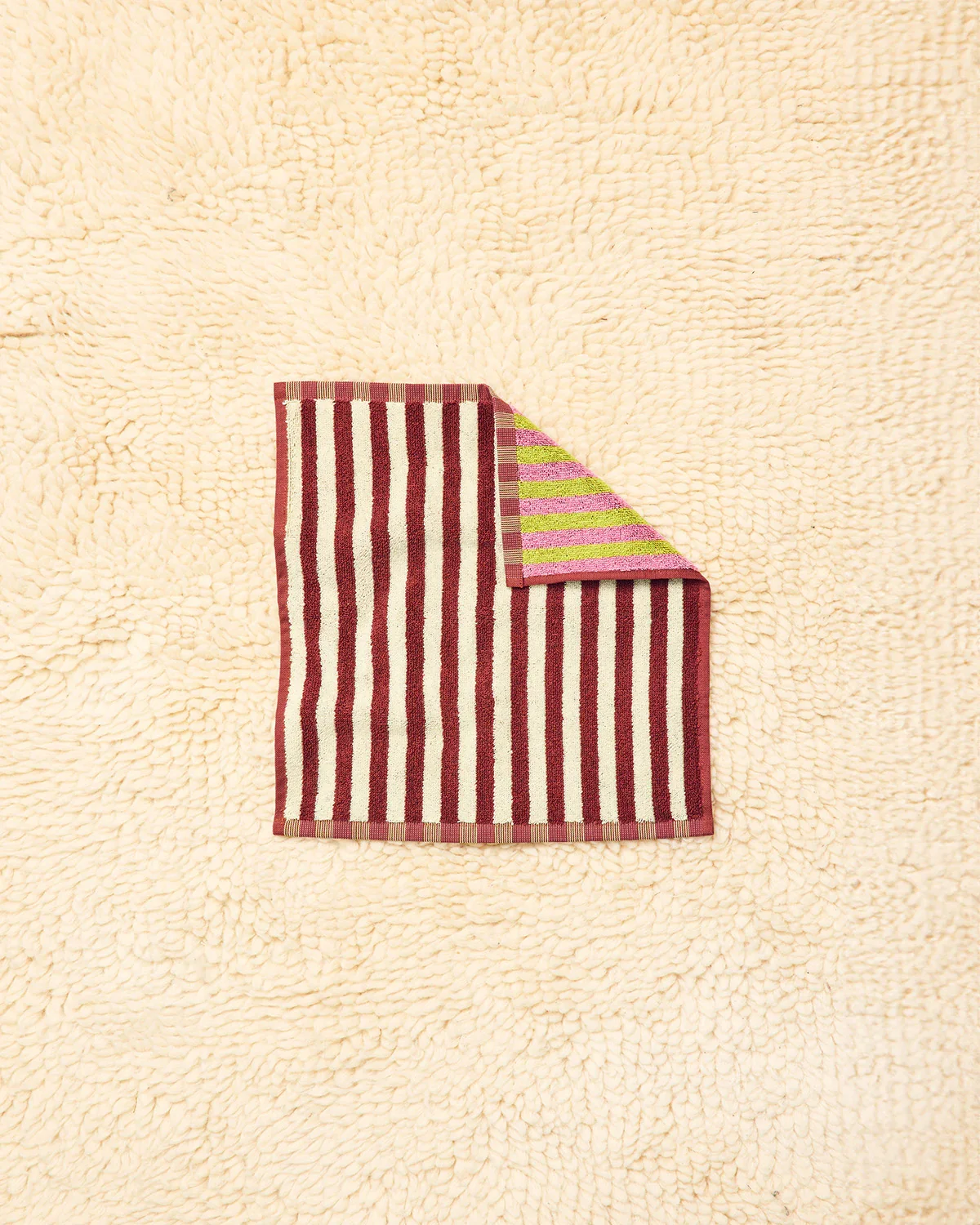 Dusen_Dusen_Bug_Stripe_Bath_Towel_Collection_Washcloth_Caterpillar_2.webp