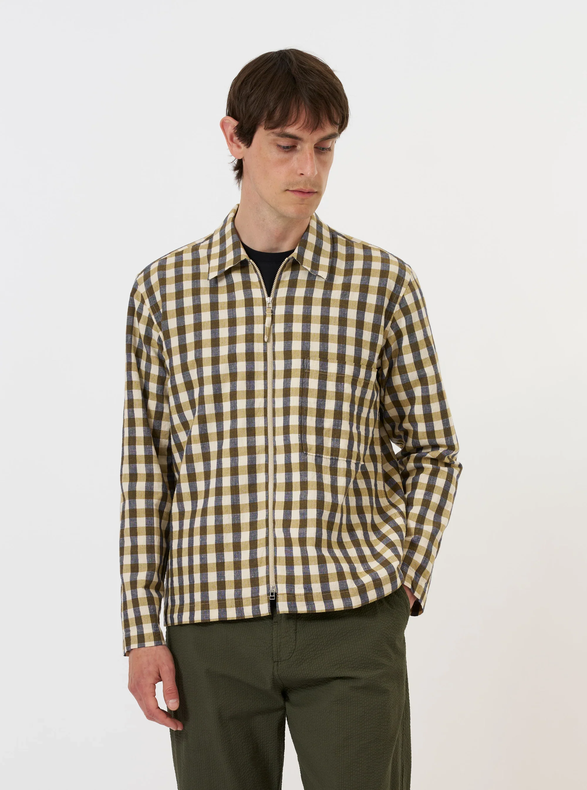 34667_Universal_Works_Olive_Aberdeen_Lincot_Zip_Shirt_5.webp